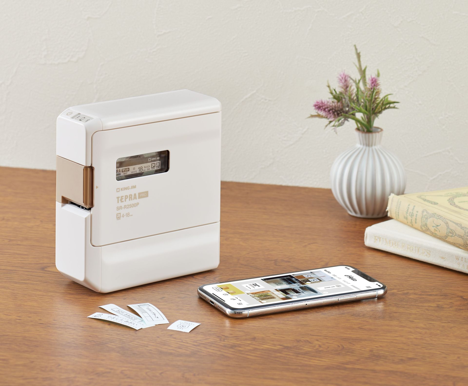 テプラ」のスマホ専用モデルに廉価版、27日発売 - ケータイ Watch