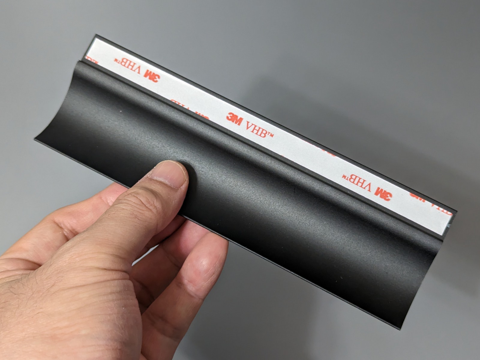 Apple Pencilどこに行った？を防ぐ、ディスプレイ手前に増設するペントレイ「Pendy」 - ケータイ Watch