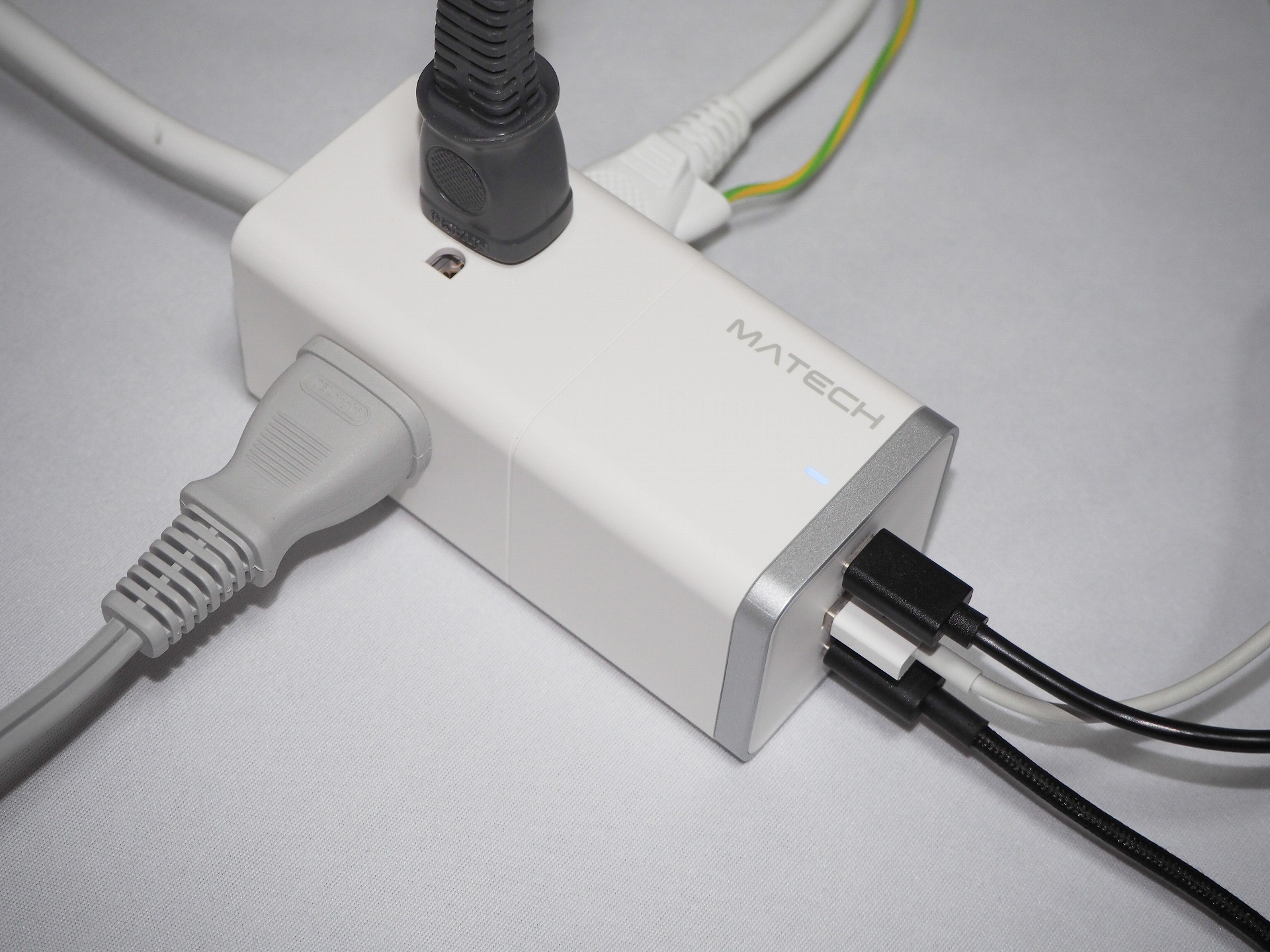 電源タップとUSB充電器が一体になった「Sonicharge 65W Combo