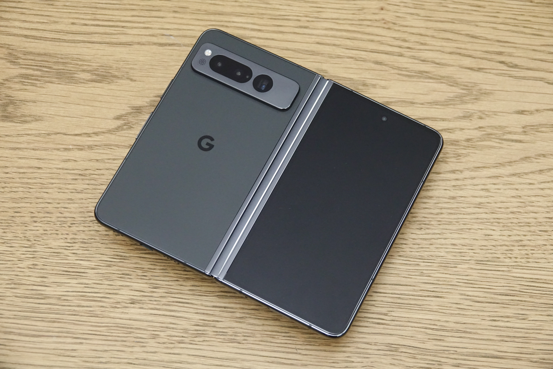 Google Pixel Fold」実機レビュー、グーグルが目指す「2画面✕大画面