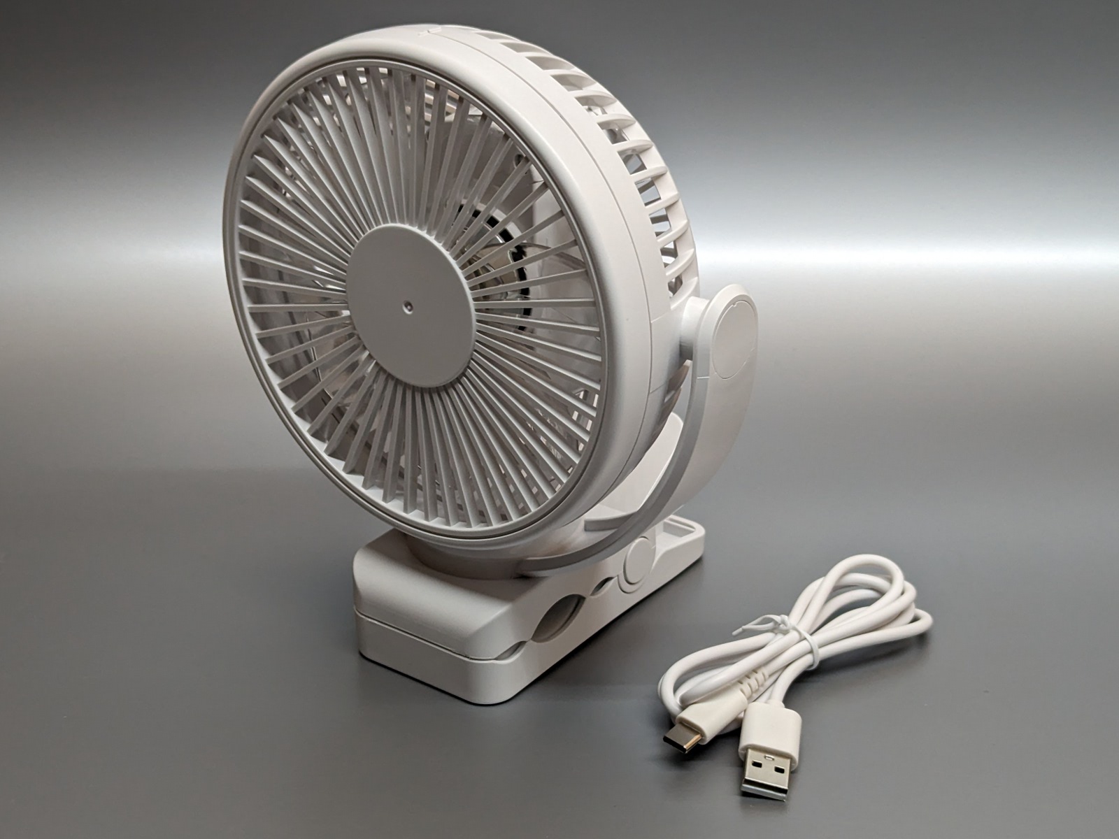 スチール面にも吸着可能、タイマーも搭載した多機能クリップUSB扇風機