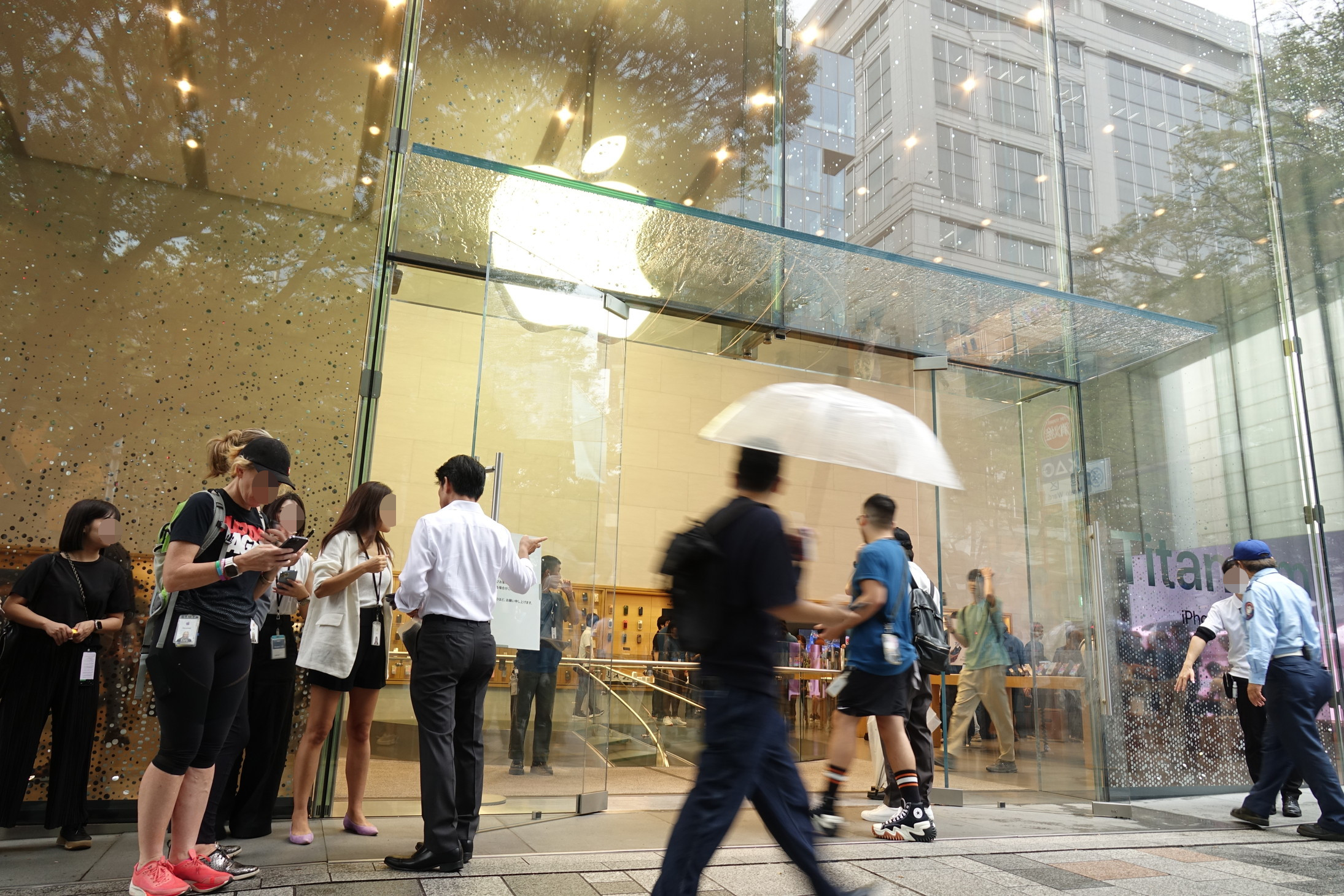 iPhone 15」シリーズ発売、アップルストアで購入者続々 - ケータイ Watch