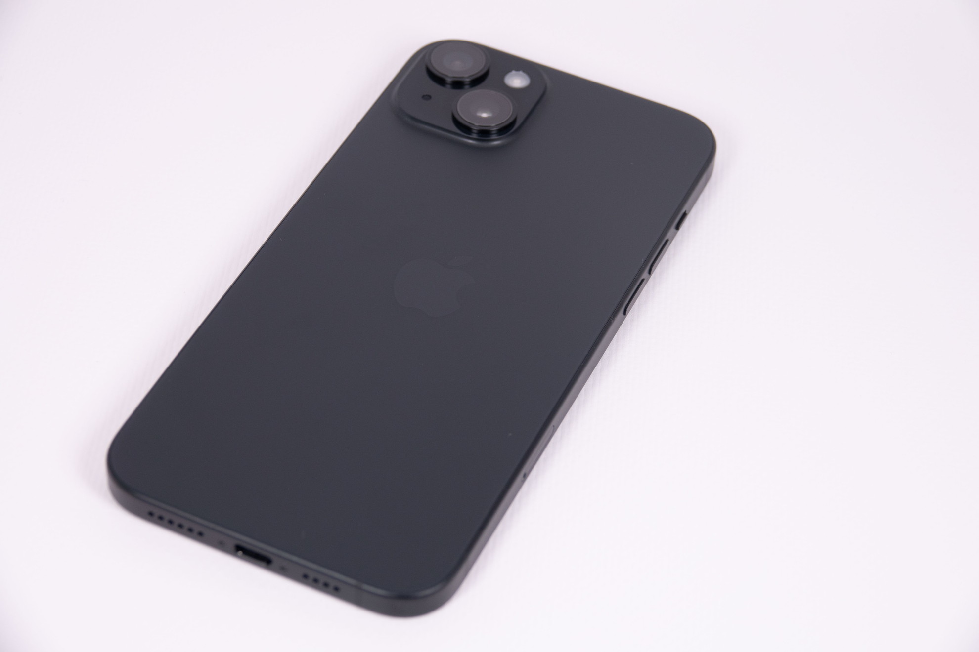 iPhone 15/15 Plus」フォトレビュー、撮影後でもピントを変えられる