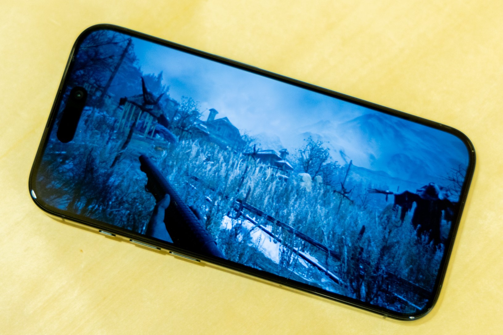 iPhone 15 Proで「バイオハザード ヴィレッジ」レビュー――ぬるぬる動く