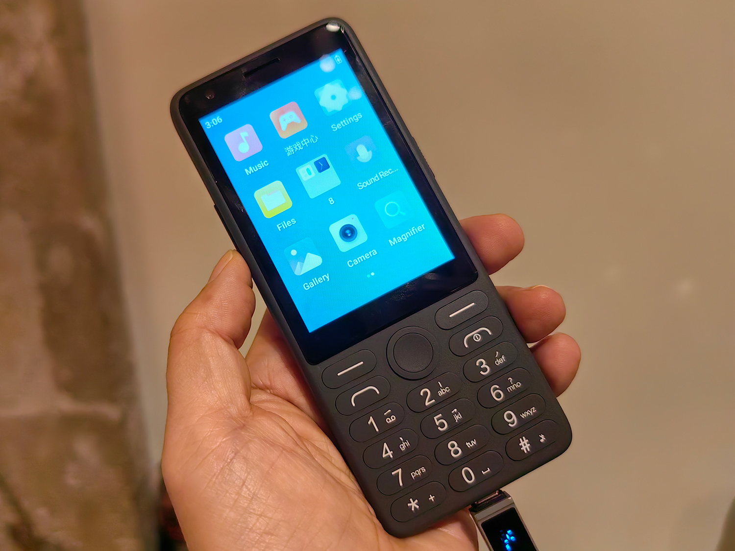 MWC 2024に5Gフィーチャーフォンが展示、EnergizerやOrbicから登場予定