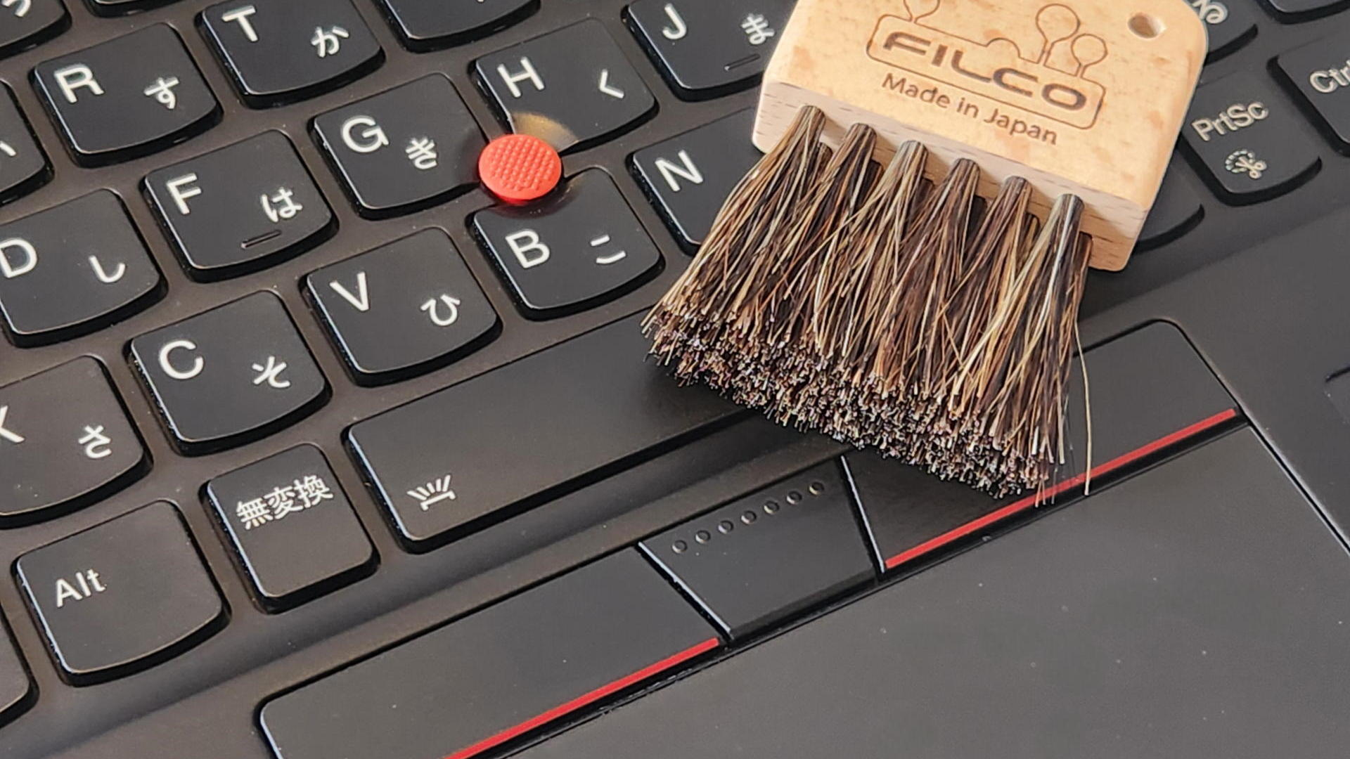 キーボードを常に綺麗に保つお掃除ブラシを買ってみた - ケータイ Watch