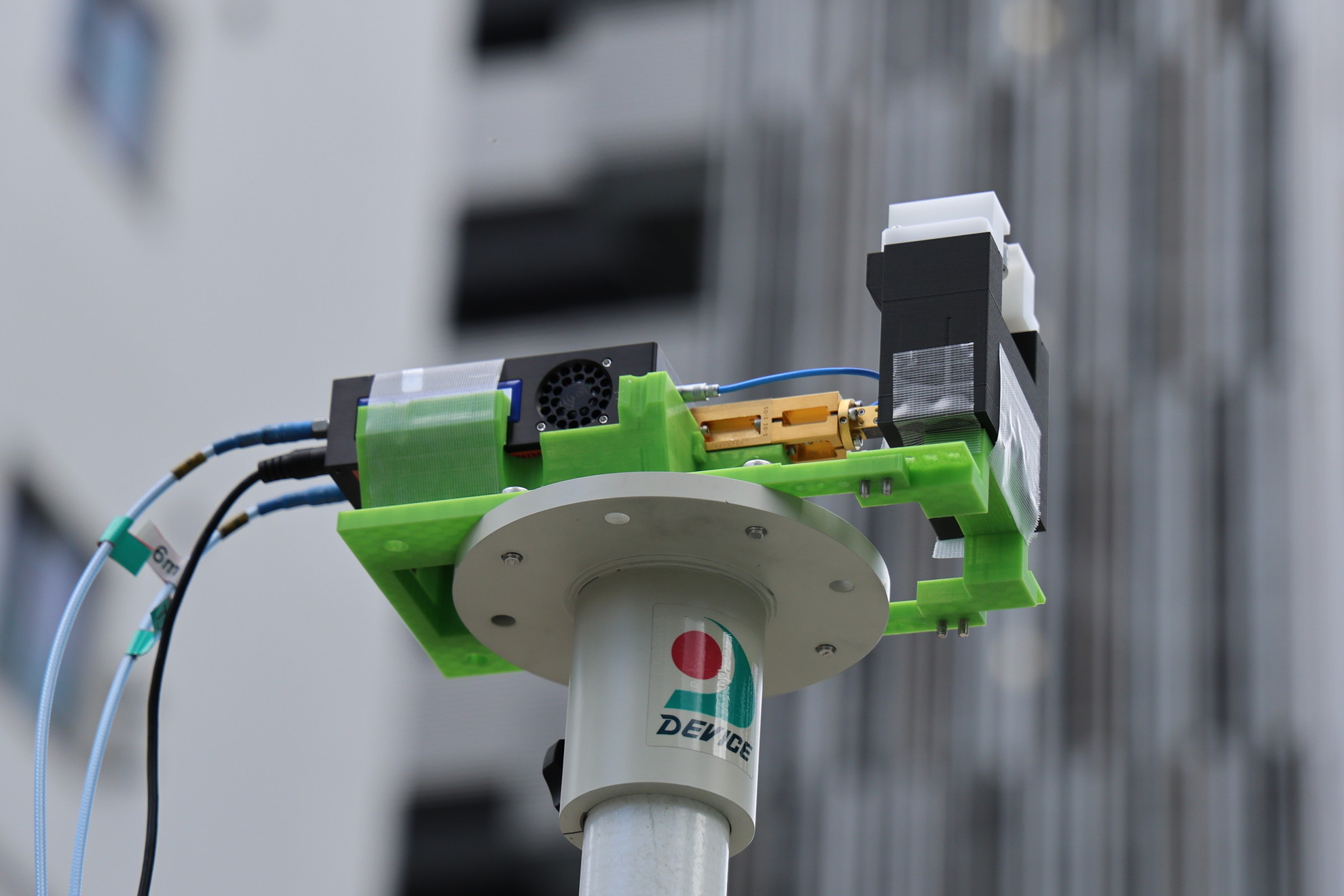 ソフトバンク、走行車両に向けたテラヘルツ無線の実証実験に成功――次