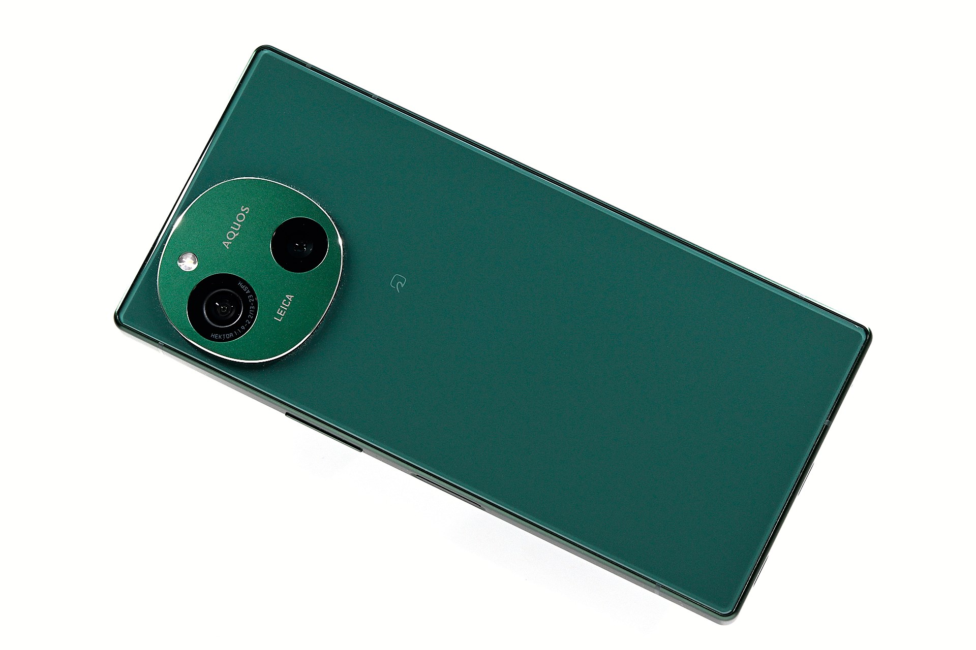 デザイン一新の「AQUOS R9」、カメラの実力に迫る - ケータイ Watch