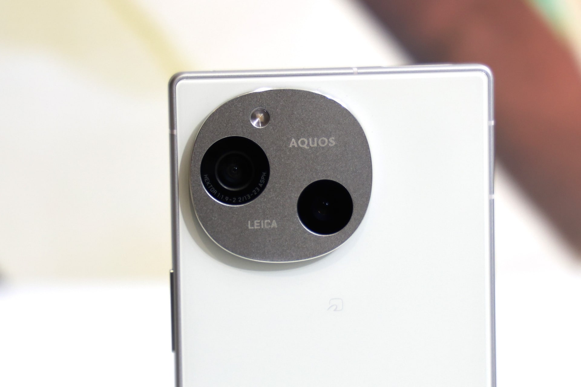 新デザイン採用の「AQUOS R9」開発者インタビュー、ユーザーに寄り添い