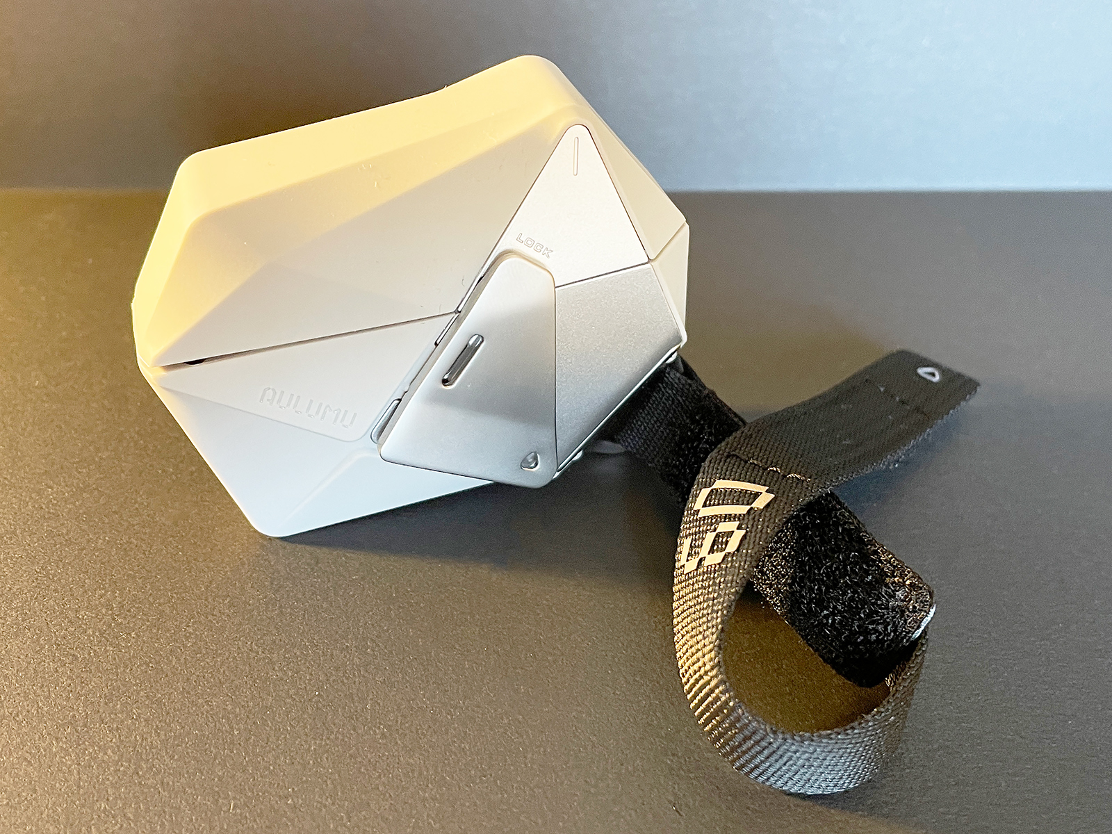 幾何学的デザインがスタイリッシュなAirPods Proケース - ケータイ Watch