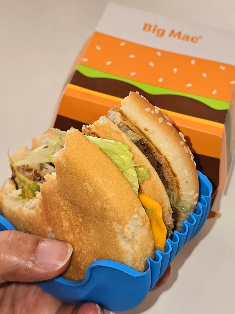 レア品！！マクドナルド ハンバーガー型CD収納ケース ハンバーガー型CD/DVDケース』【ジョークグッズ/匿名配送】の通販 by