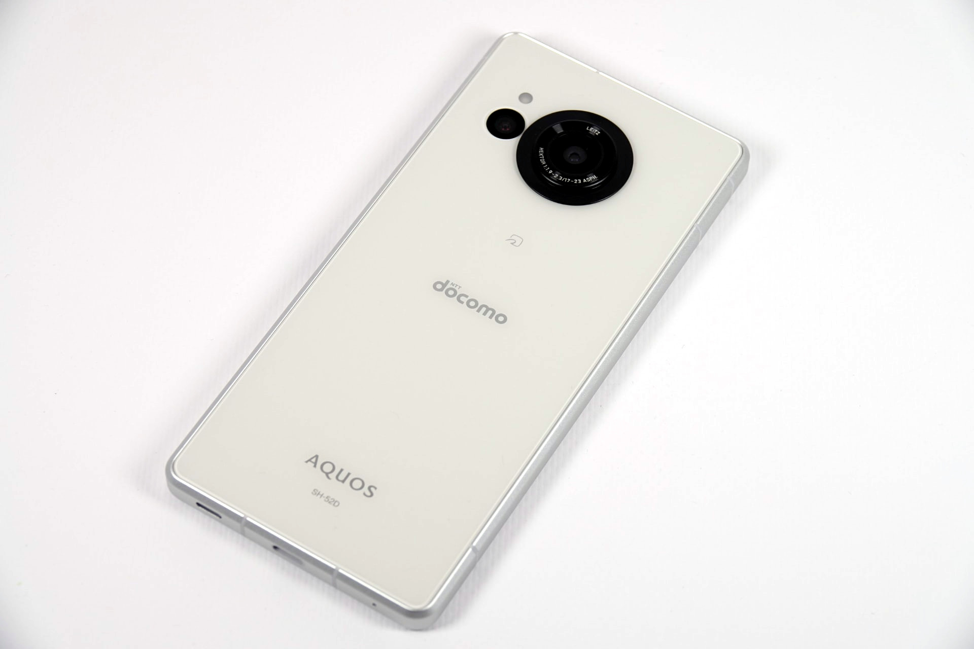 AQUOS」スマホのバッテリー交換が3300円オフ、ドコモショップ ルミネ