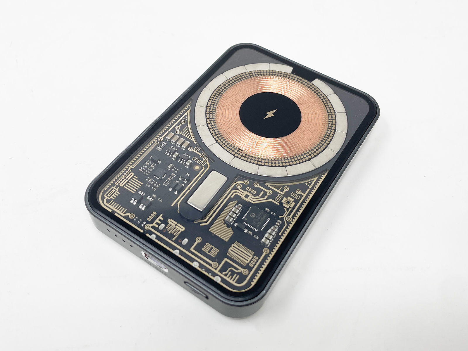 3COINS MENのオトコゴコロを刺激するモバイルバッテリー - ケータイ Watch
