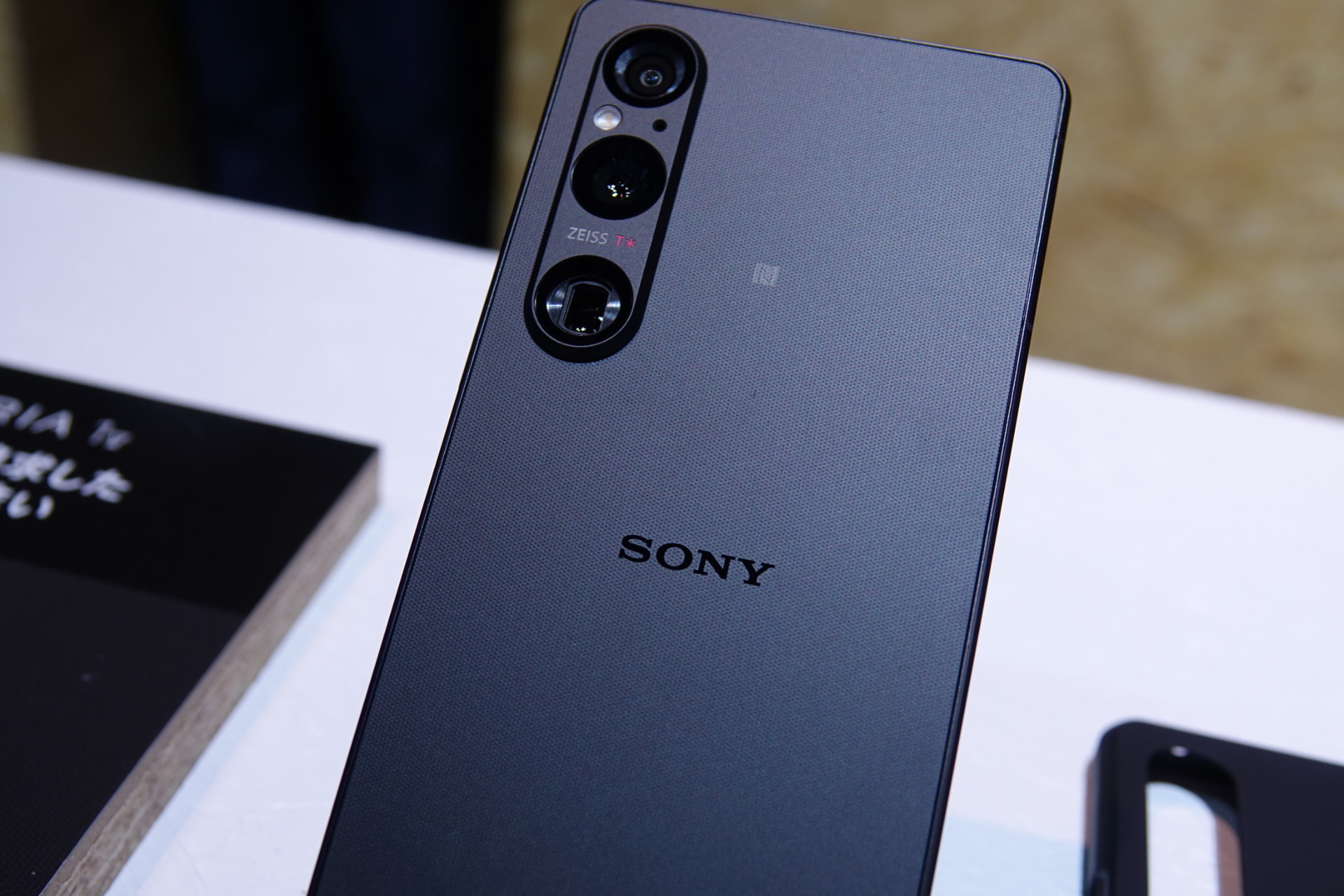 IIJmioで「Xperia 1 V」と「Xperia 5 IV」、数量限定で発売 - ケータイ