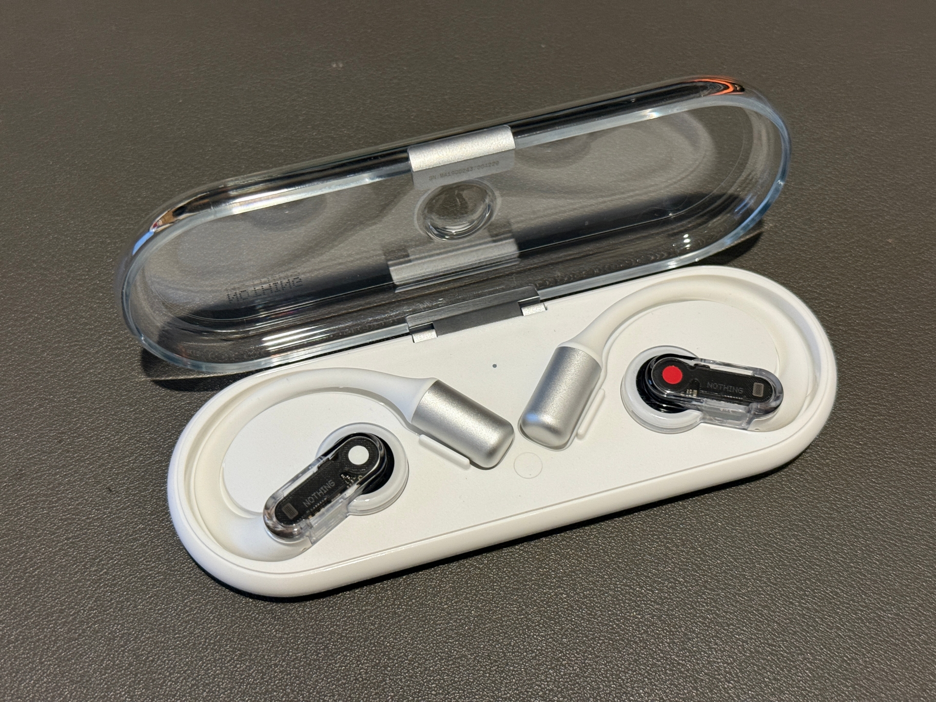 デザインとバッテリー性能が決め手、オープン型イヤホン「Nothing Ear