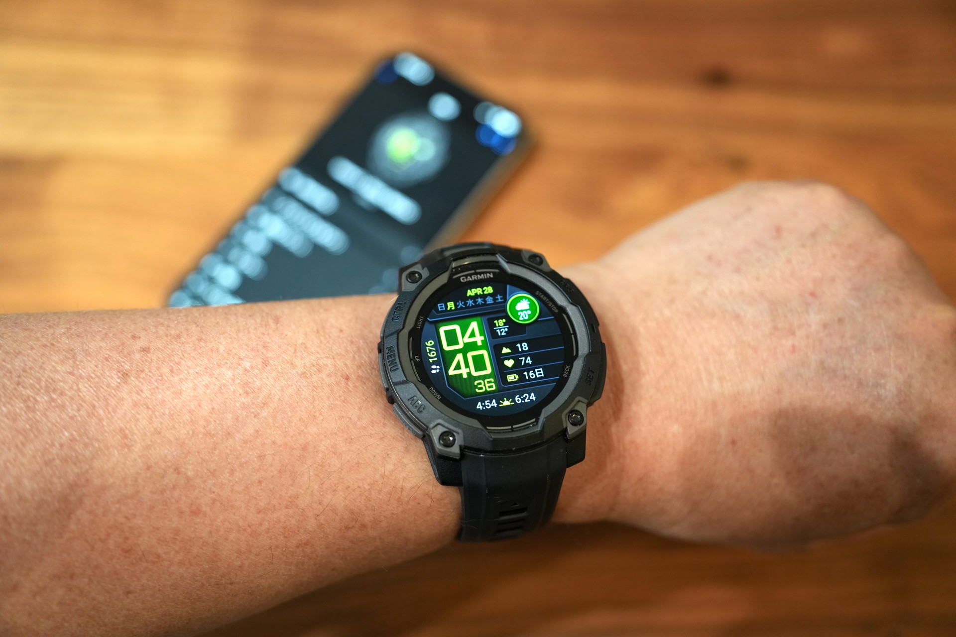 見やすい画面と電池持ち、決済機能が魅力 GARMINの「Instinct 3 AMOLED