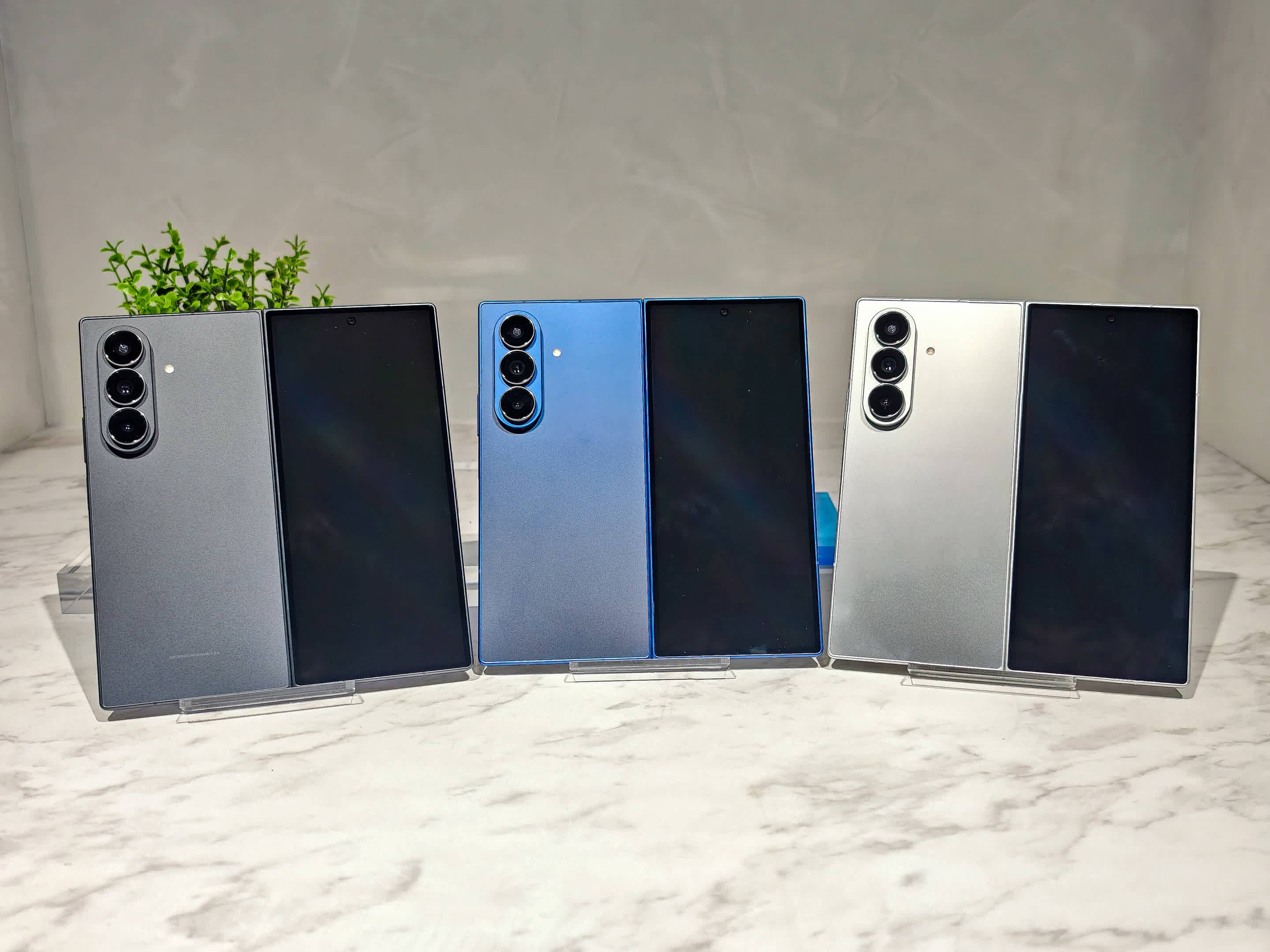 サムスンが「Galaxy Z Fold7」発表 フォルダブルスマホなのに薄さ8.9mm