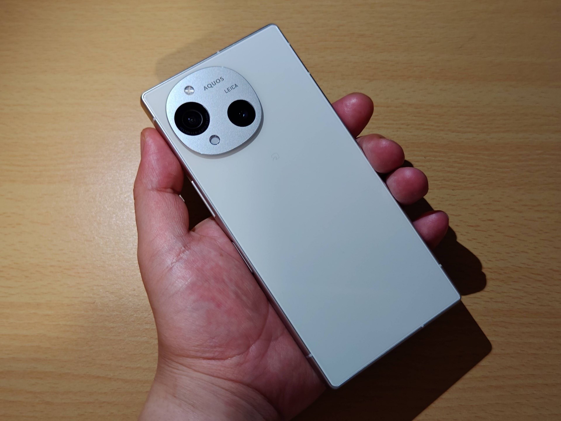 10万円弱でライカ監修カメラが楽しめる「AQUOS R10」の魅力に迫る