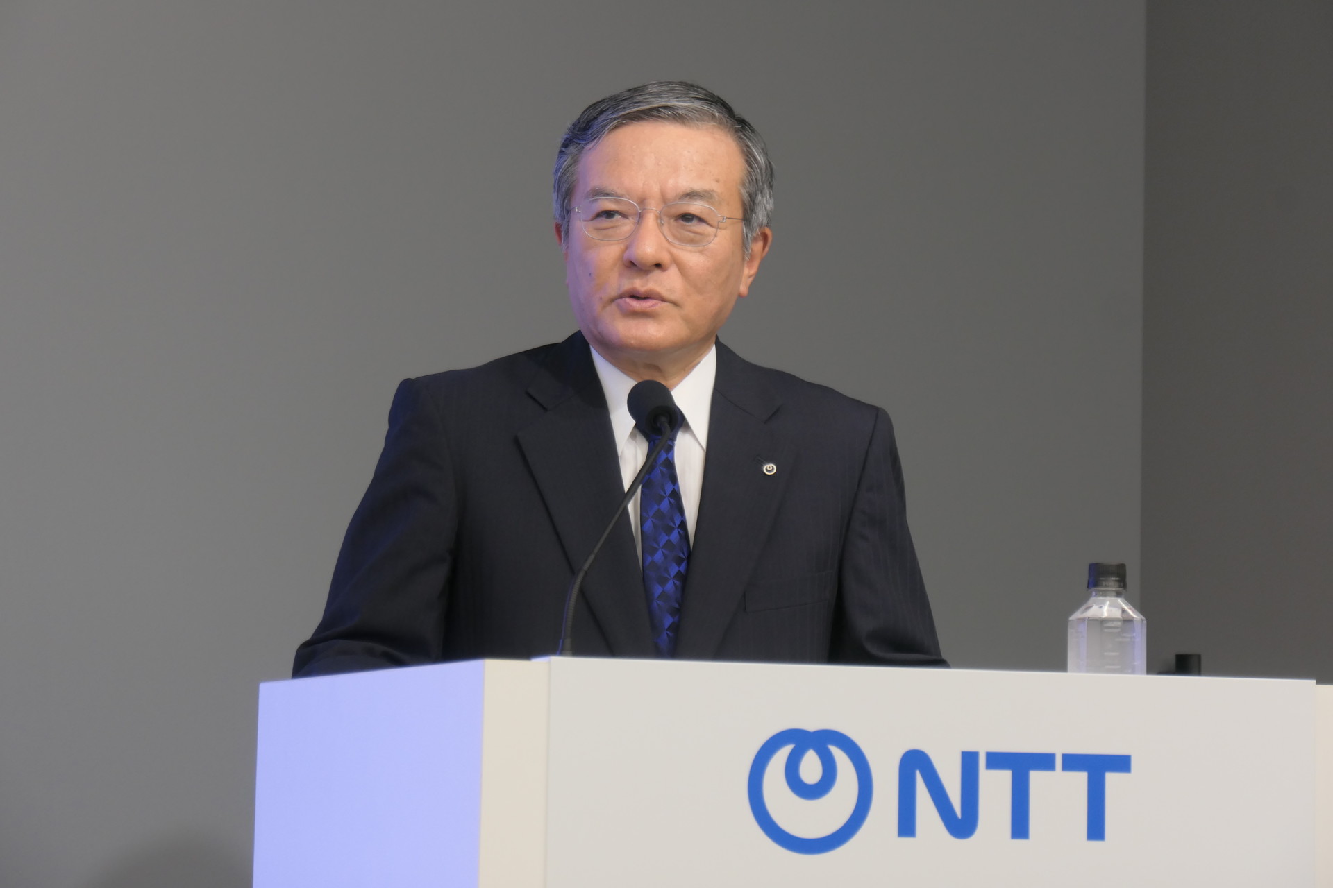 ドコモ、増収減益の25年度Q1 ネットワーク改善加速へ - ケータイ Watch