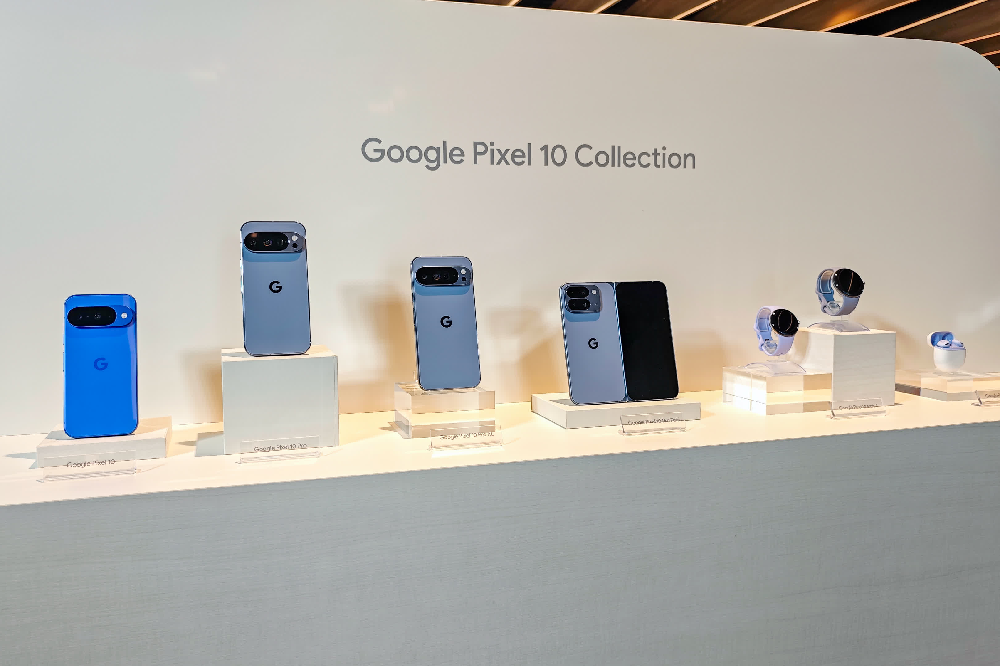 グーグル、「Pixel 10シリーズ」を発表　「Pixel Watch 4」や「Buds 2a」なども