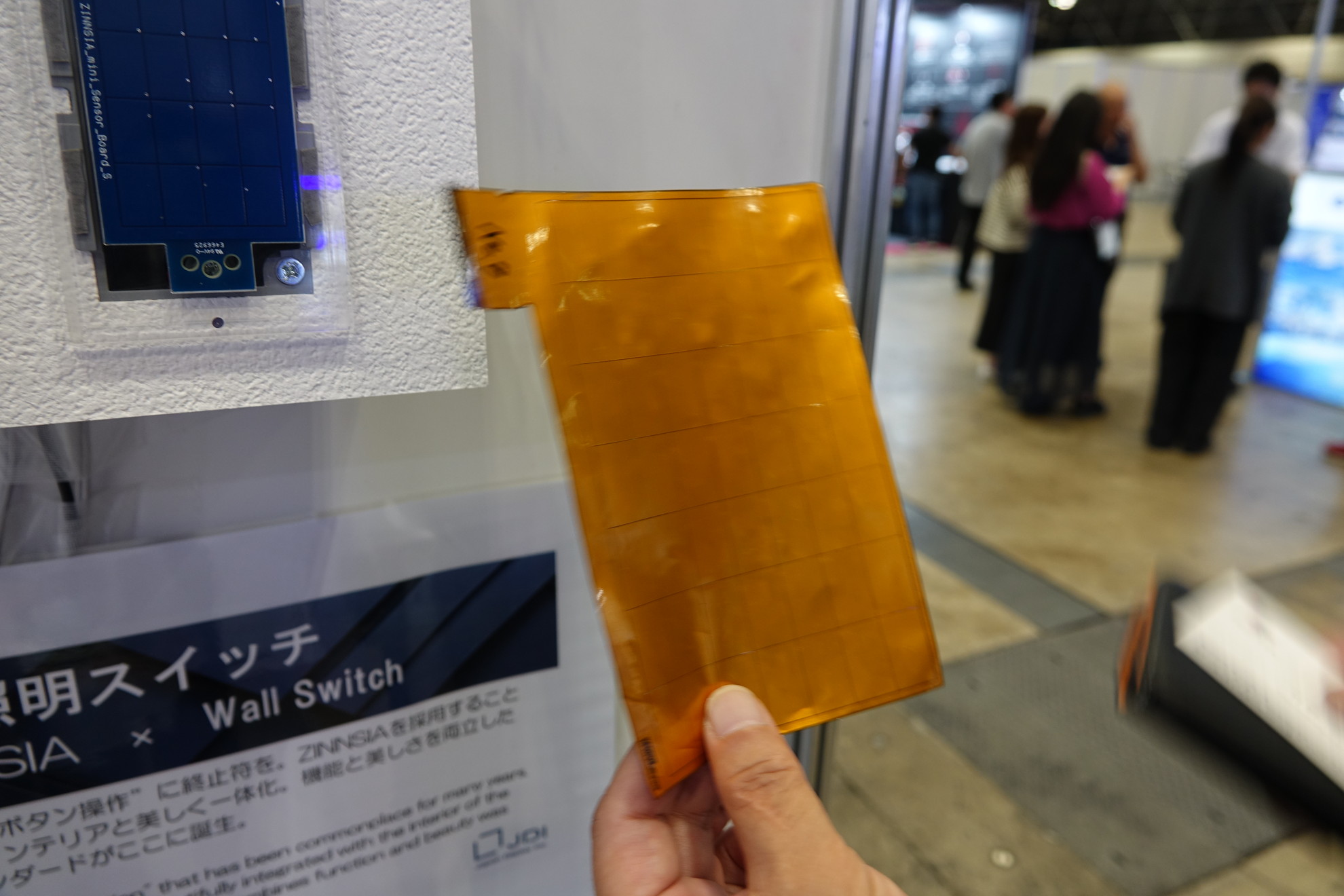 ジャパンディスプレイ、CEATECでさまざまな素材をタッチセンサーに