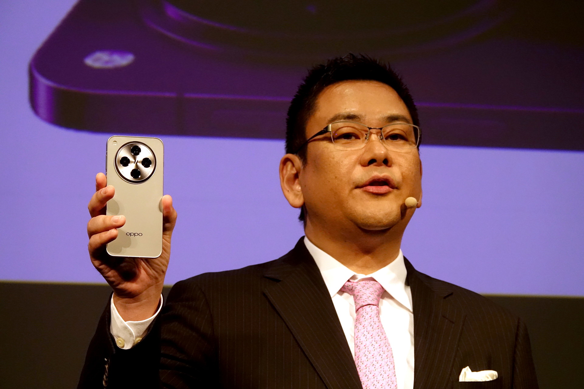 OPPO、12月に「新フラッグシップスマホ」発表へ - ケータイ Watch