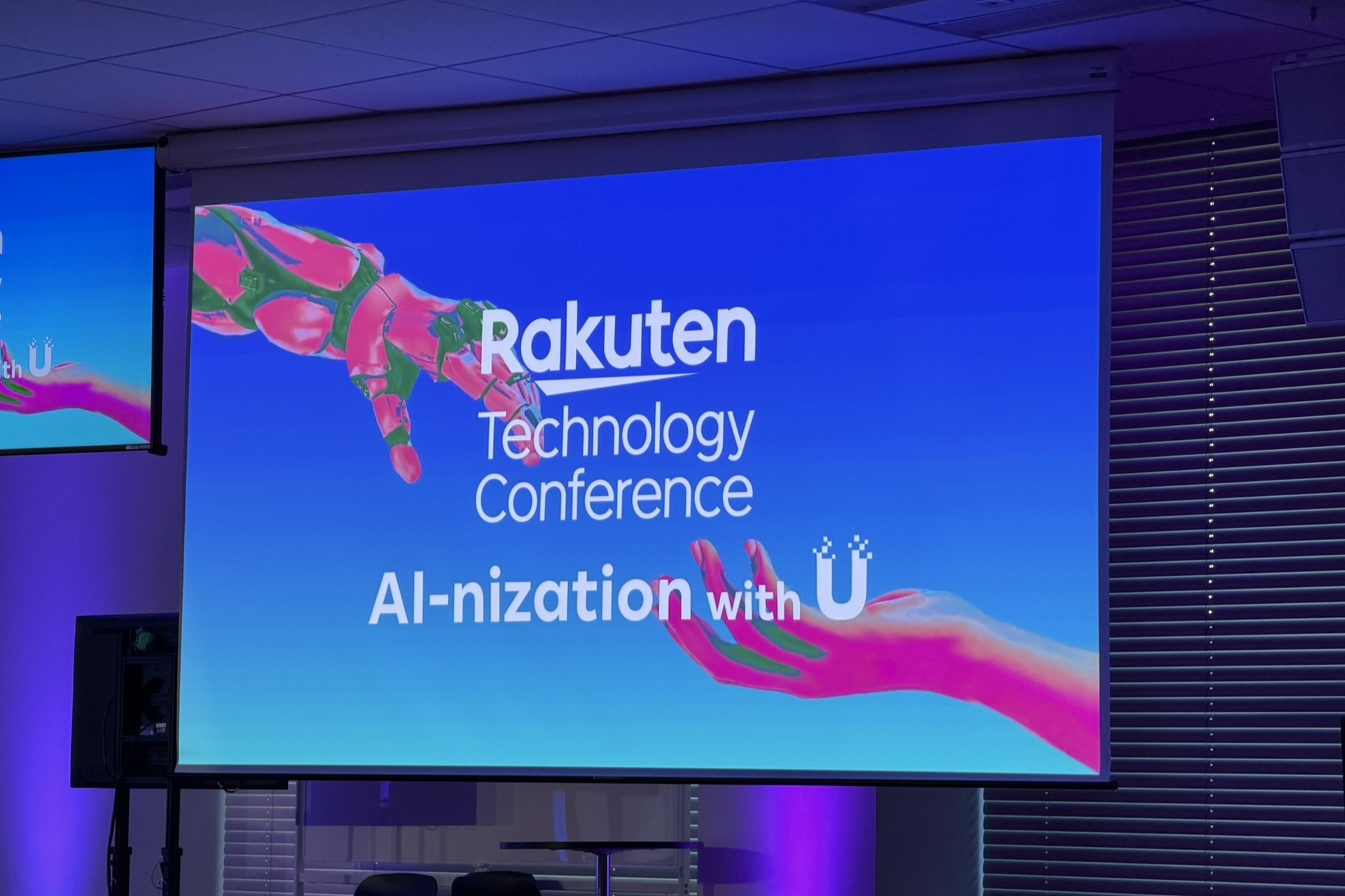 破壊的」なモバイル事業の次は「AIの民主化」へ。三木谷氏が描く未来像 - ケータイ Watch