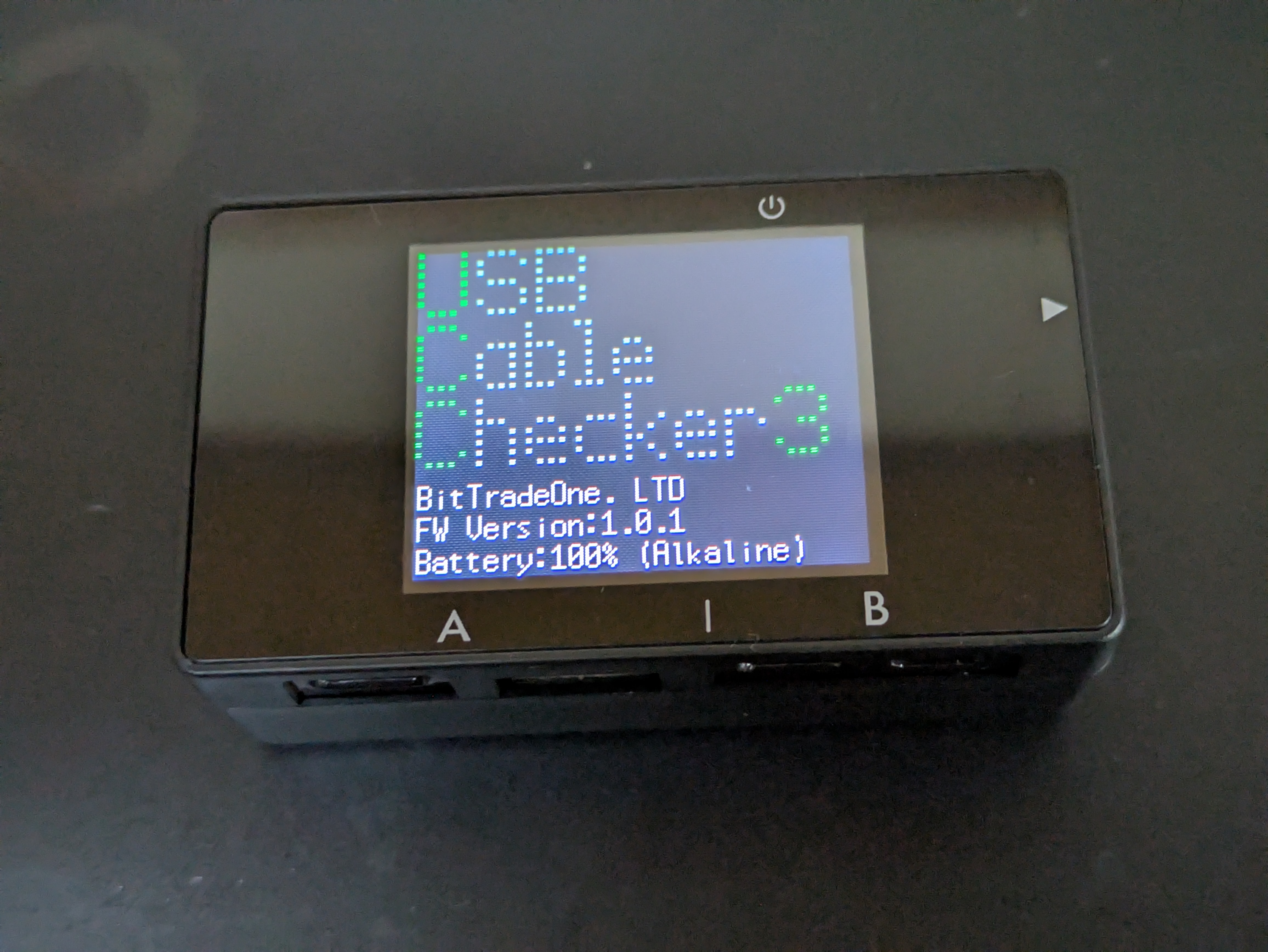 [本日の一品]USBケーブルの“正体”が一瞬でわかる！小型チェッカーがすごい