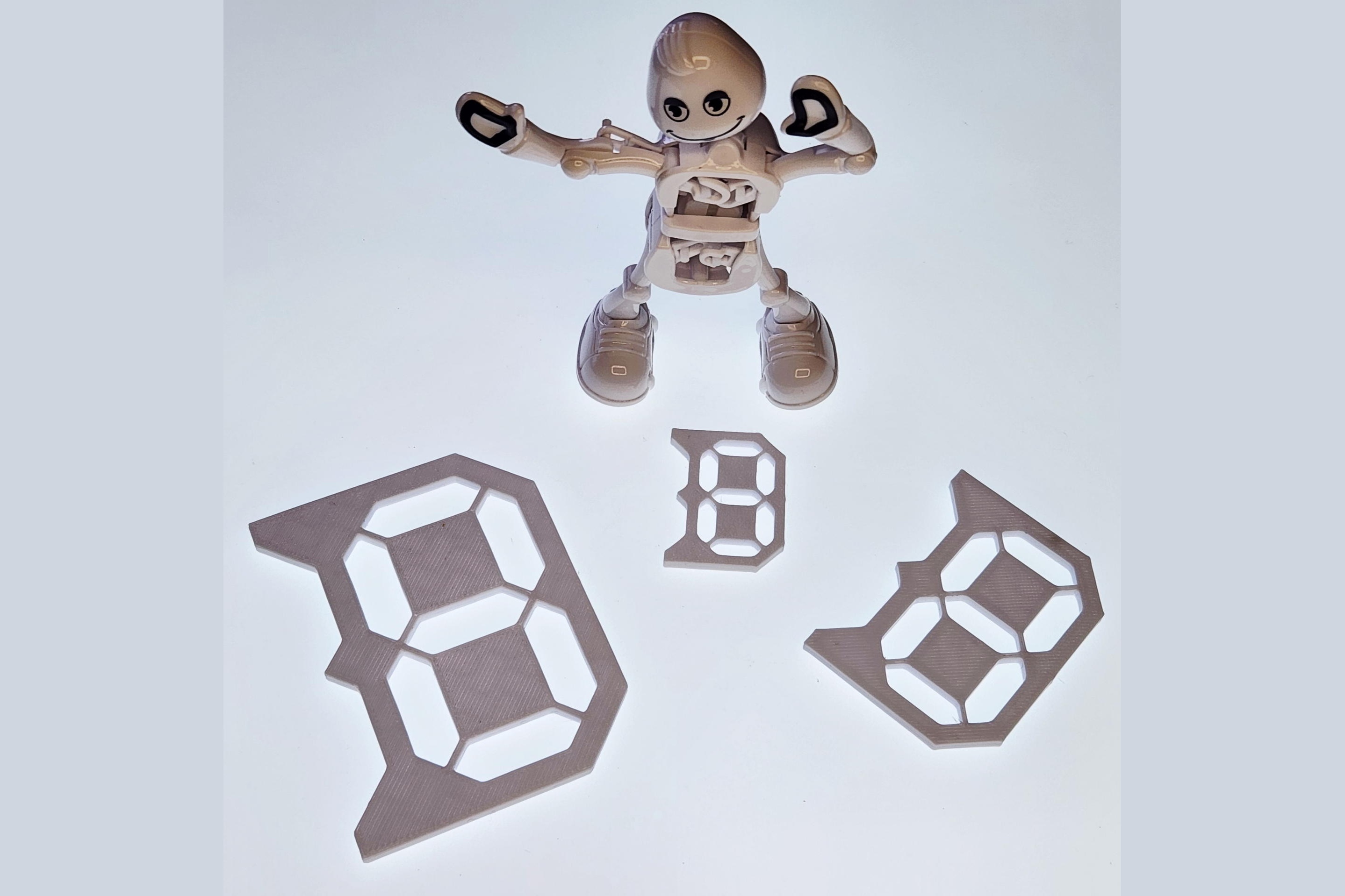 [本日の一品]電気の要らない「7セグメント数字定規」のデジタル感がたまらない