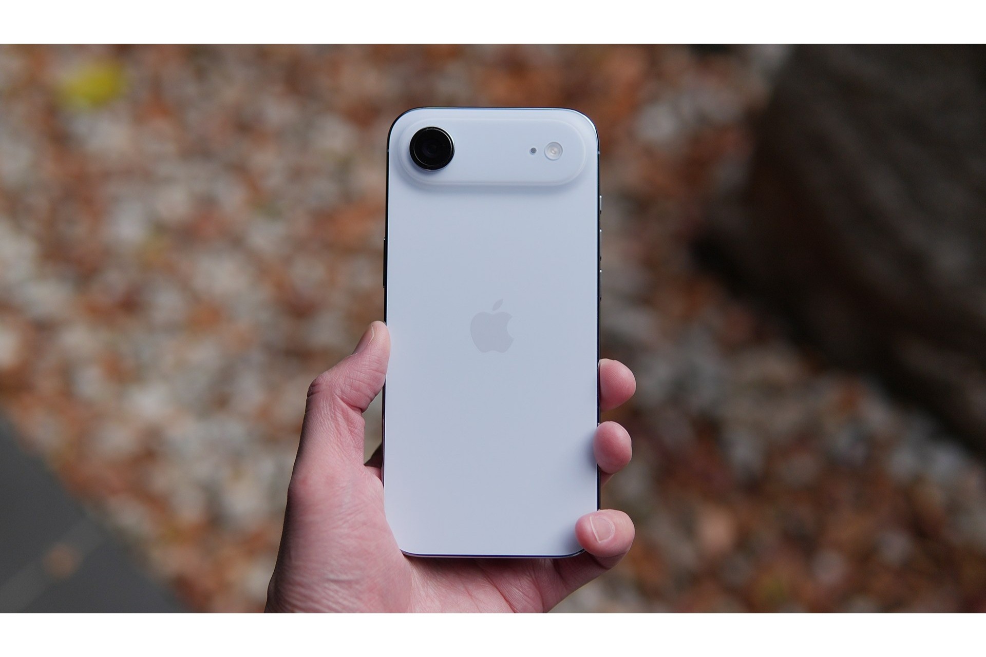 軽さと薄さに振り切った挑戦的なiPhone Air。2カ月使ってどうだった