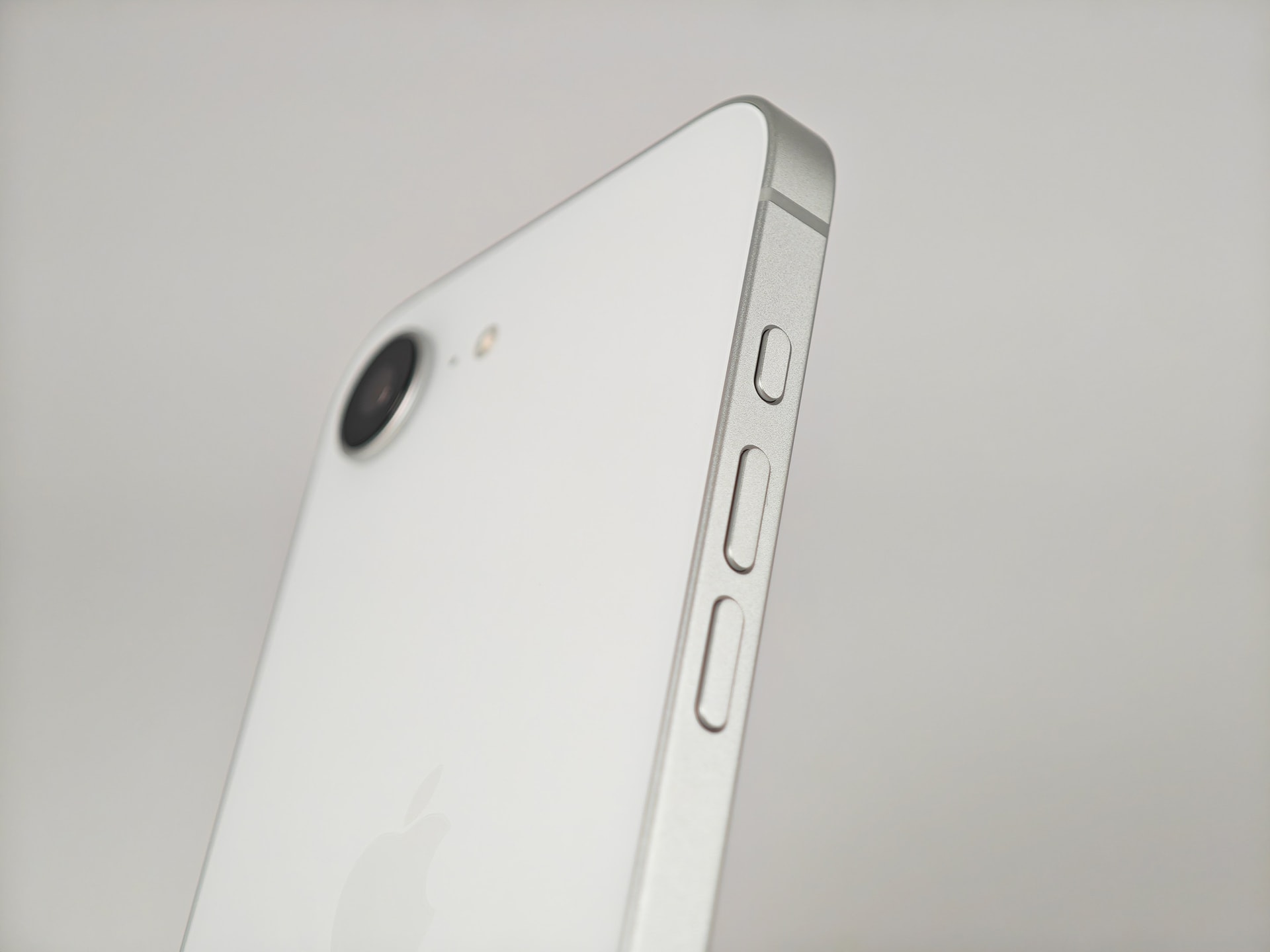 ドコモの「iPhone 16e」で4万ポイント還元、オンラインショップの5G