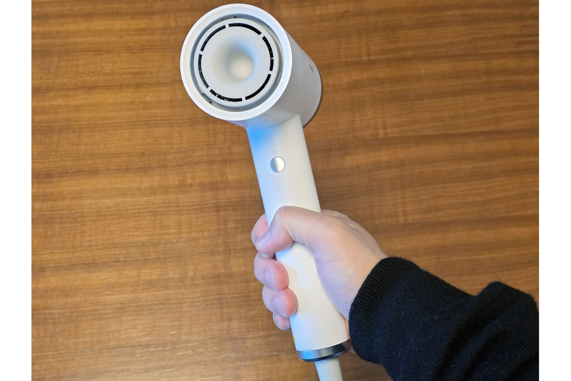 [本日の一品]シャオミの”5980円”ドライヤーが凄すぎた！　11万回転の爆風で髪が1分半で乾く脅威