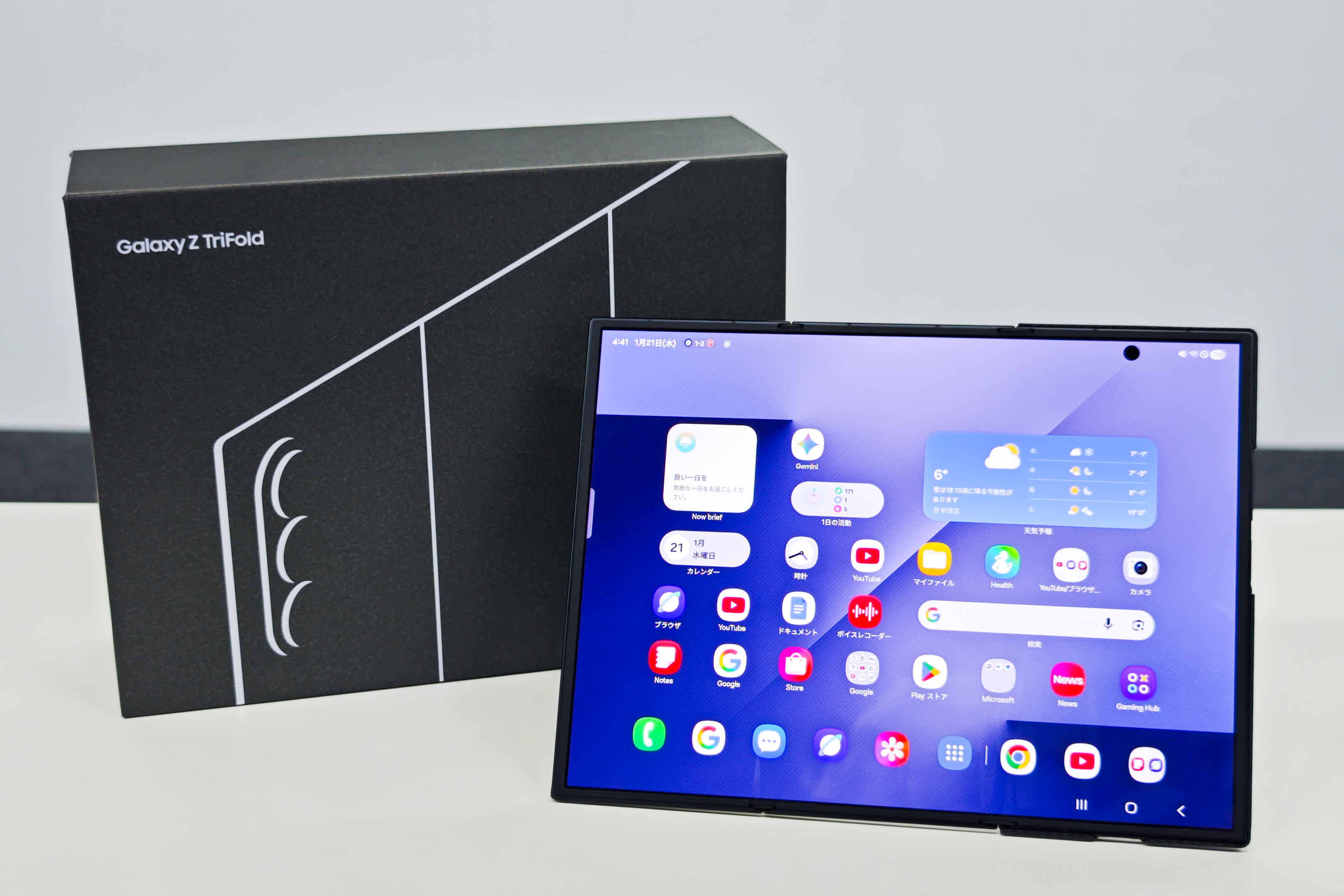 サムスンの3つ折り「Galaxy Z TriFold」、日本で2月下旬から展示へ　一足先に触ってきた