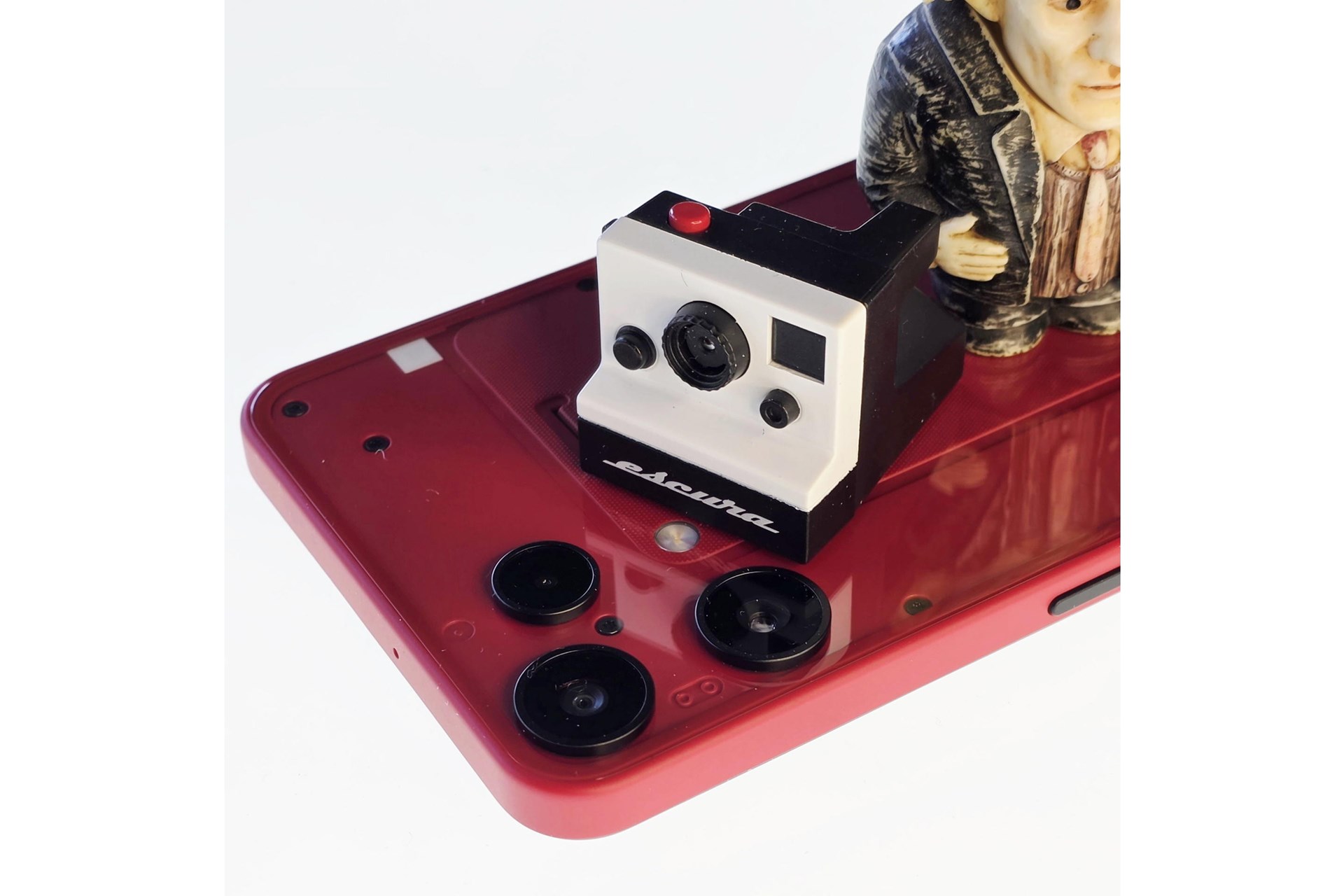 [本日の一品]エモさの正体は不自由の先にあるのか？　「ESCURA Retro1」で探るデジタルミニカメラの深淵