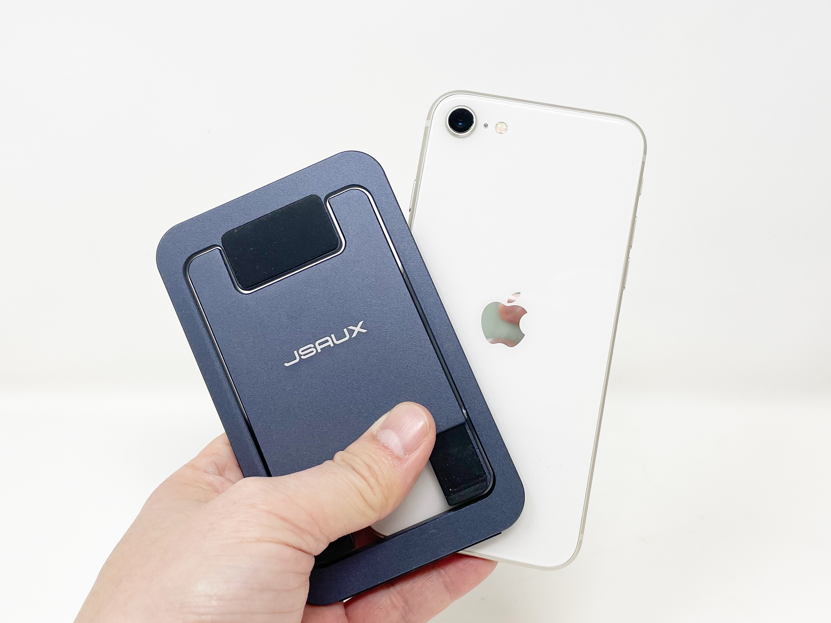 [本日の一品]スマホからタブレット、ゲーム機まで対応するカード型折りたたみ式携帯スタンド