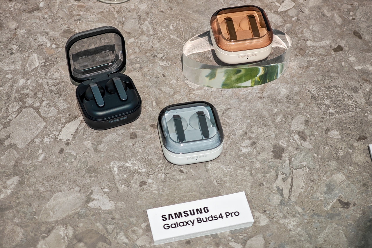 「Samsung Galaxy Buds4／4 Pro」登場、新デザインでフィット感アップ　ヘッドジェスチャー機能も