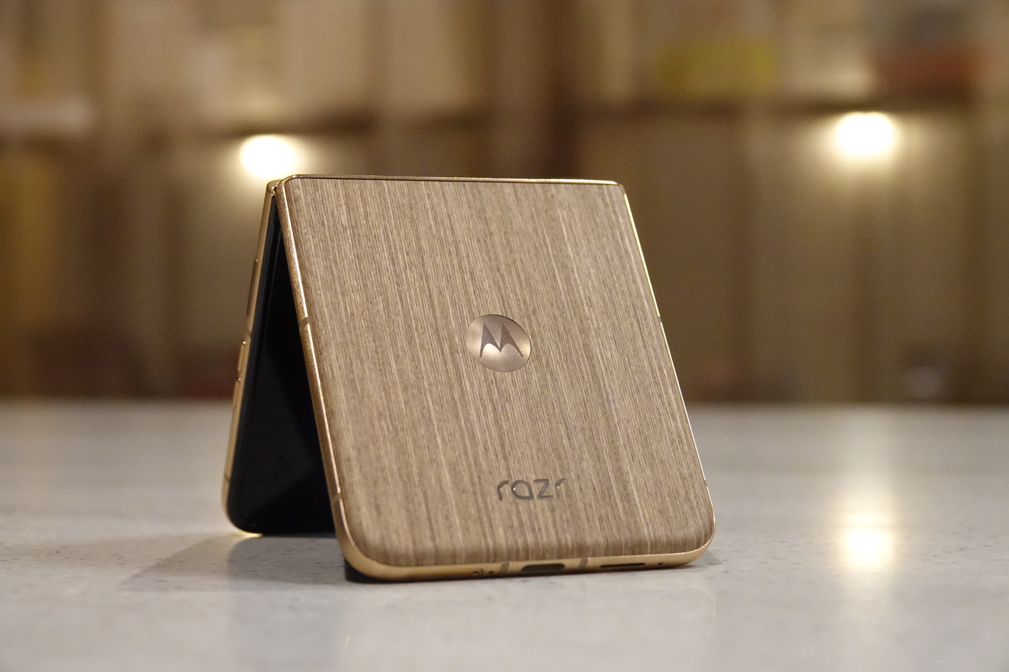 IIJから「motorola razr 60 ultra」の特別カラーモデルが発売、MNPで15万円[Sponsored]