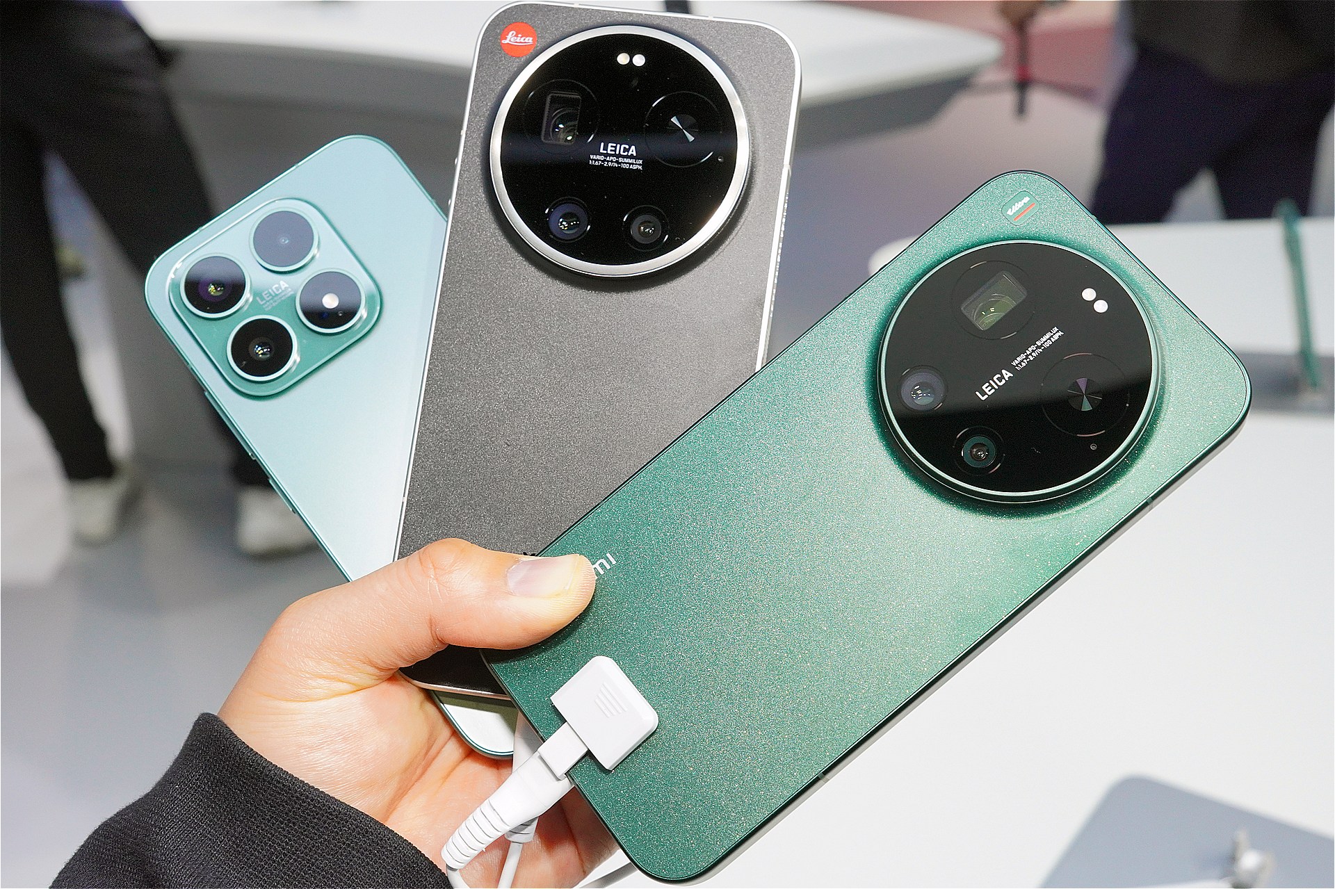 1インチカメラに望遠撮影「Xiaomi 17 Ultra」とリングを回してズームする「Leica Leitzphone」の実機をチェック