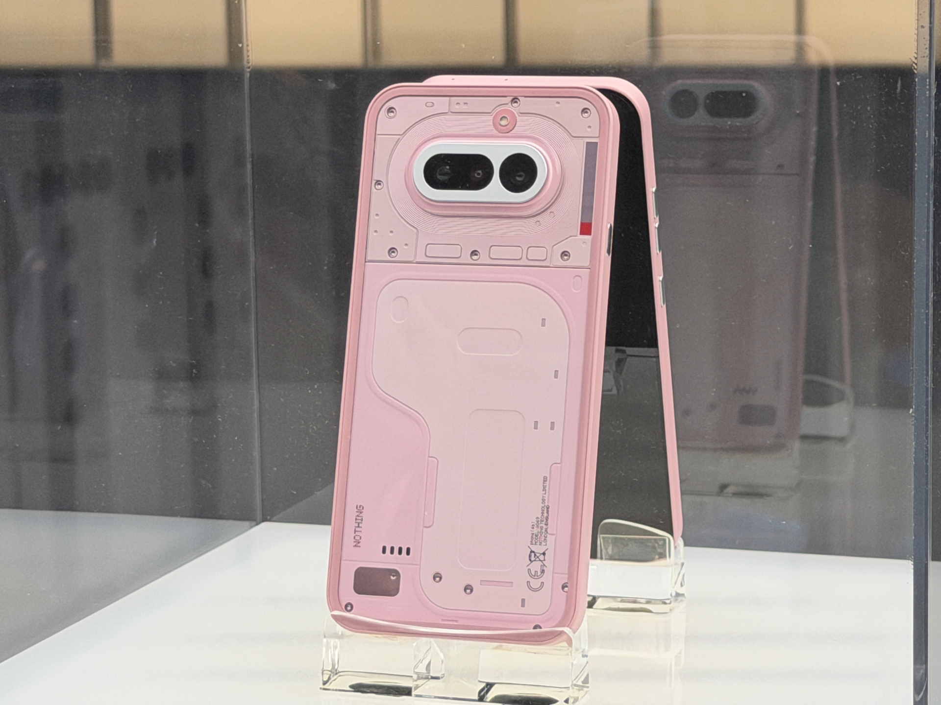 【MWC Barcelona 2026】 Nothingが新スマホ「Nothing Phone(4a)」をお披露目、MWCで