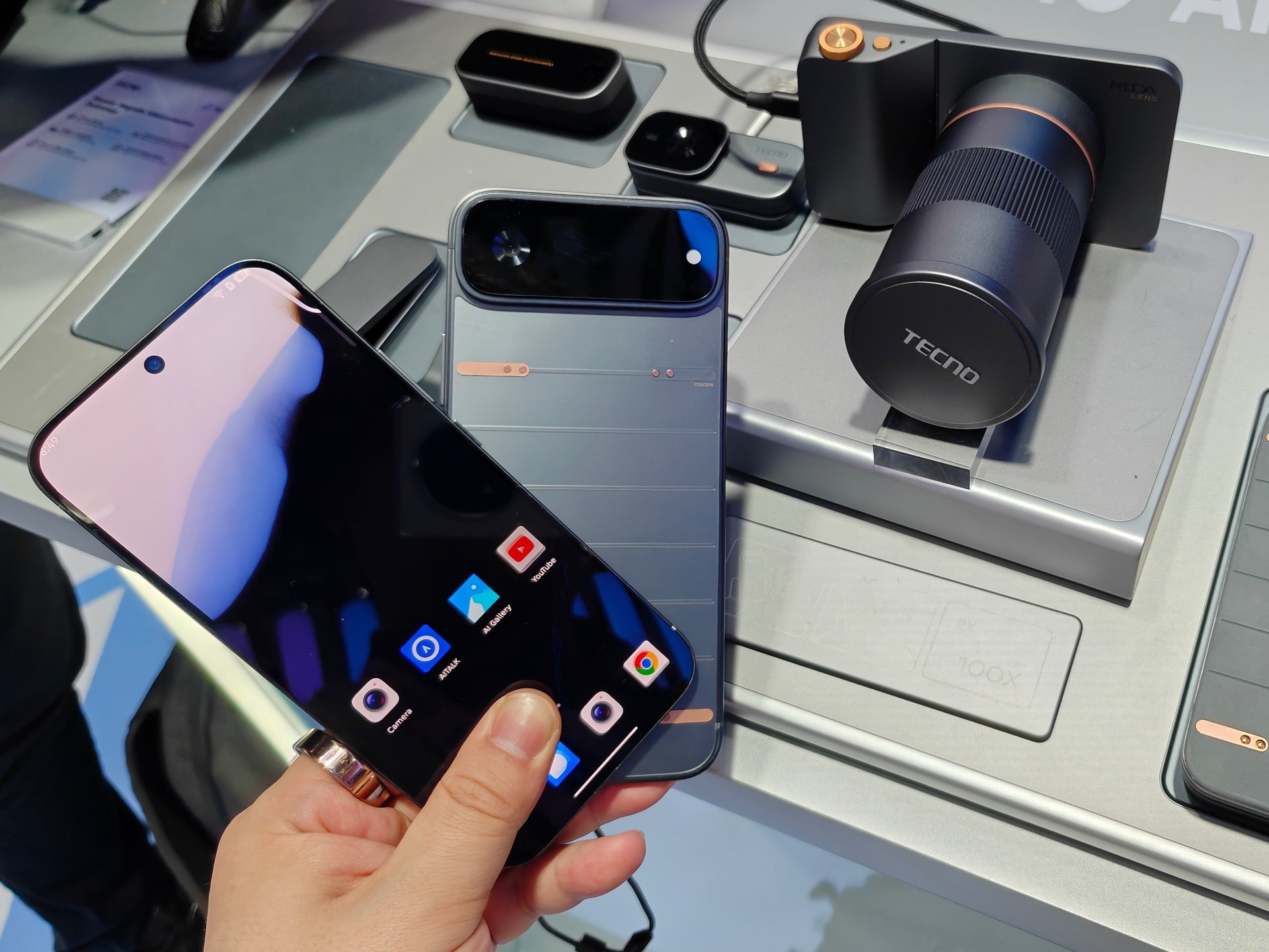 【MWC Barcelona 2026】 【MWC26】中国メーカー「TECNO」のモジュール式スマートフォンを触って感じる未来