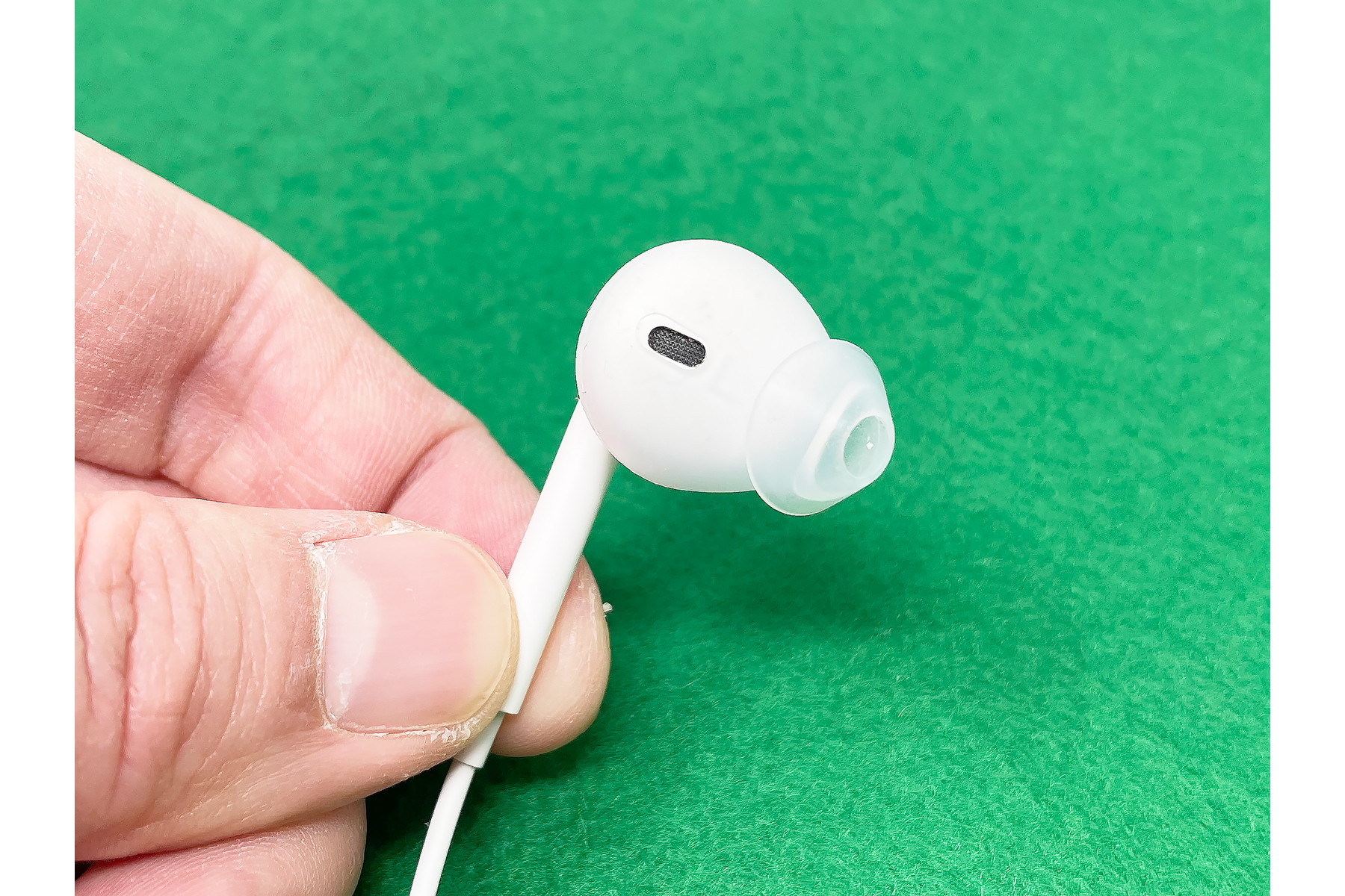 [本日の一品]装着感も音質もグレードアップ、「Apple EarPods」の性能を最大まで高めるイヤホンカバー