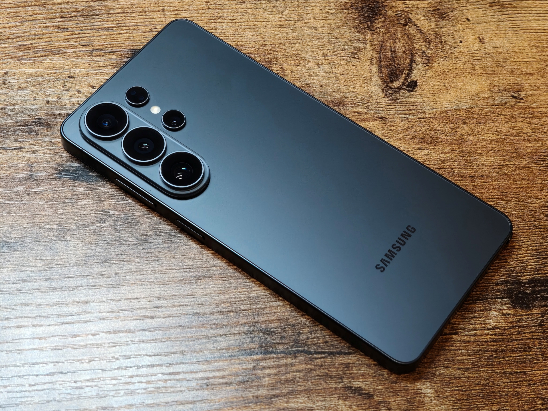 「Galaxy S26 Ultra」レビュー　カメラ・AI・新機能――総合力で勝負する、その完成度をチェック