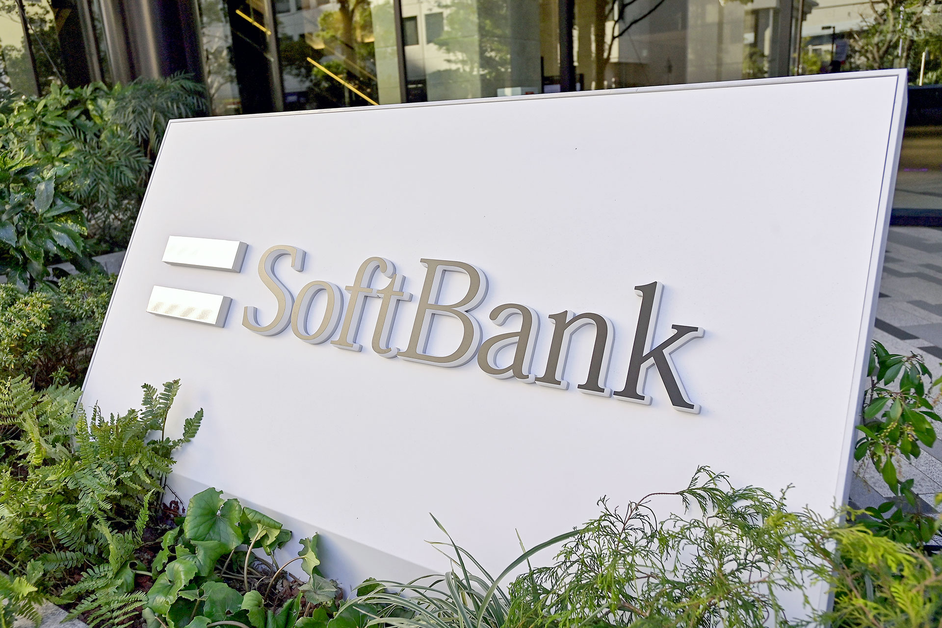 ソフトバンク、「Starlink」とスマホの直接通信サービスを提供開始へ