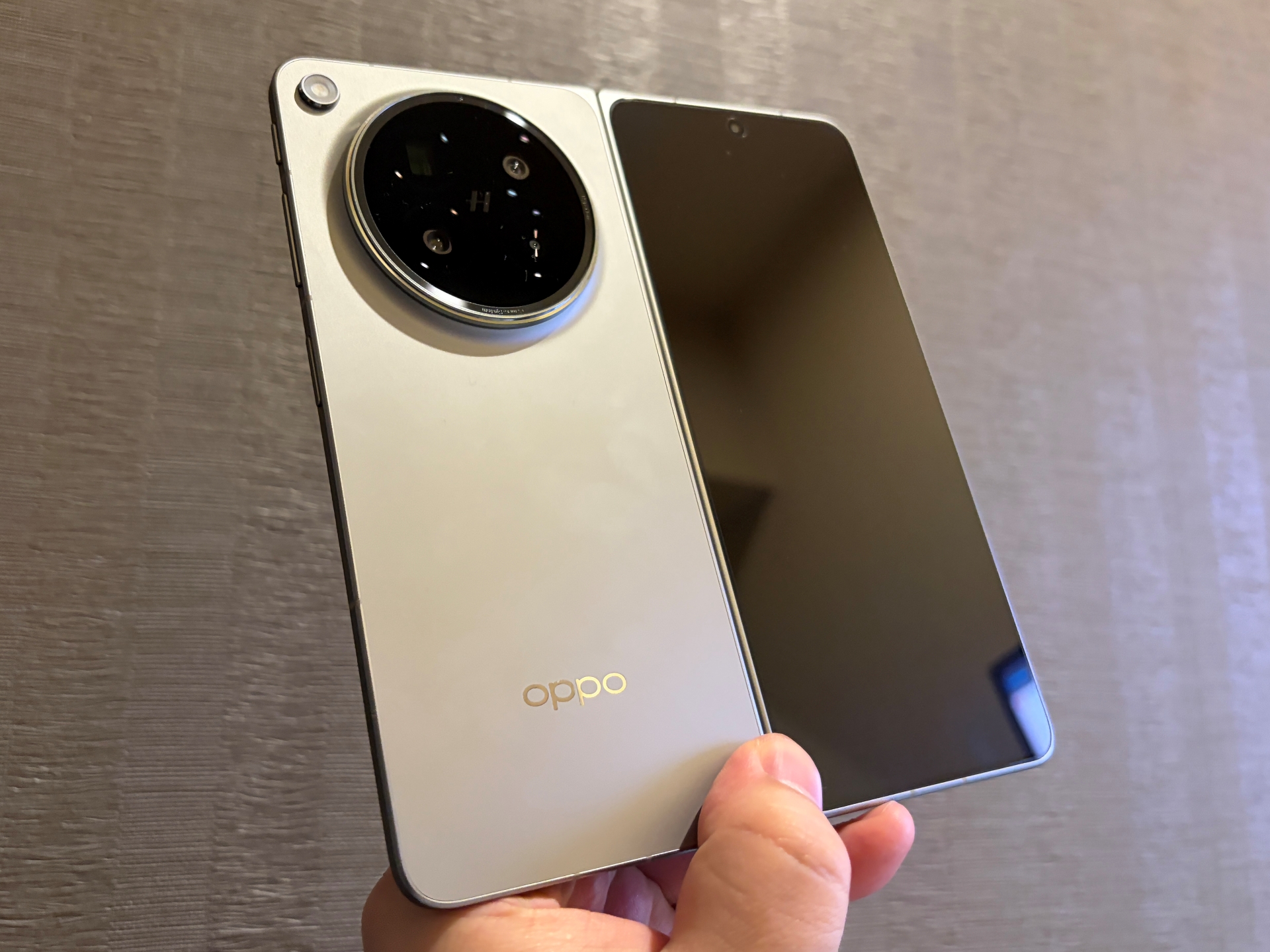 スマートフォン本体 DaaN OPPO Find N6」レビュー、“横折りスマホ”の定位置を脅かす優秀な