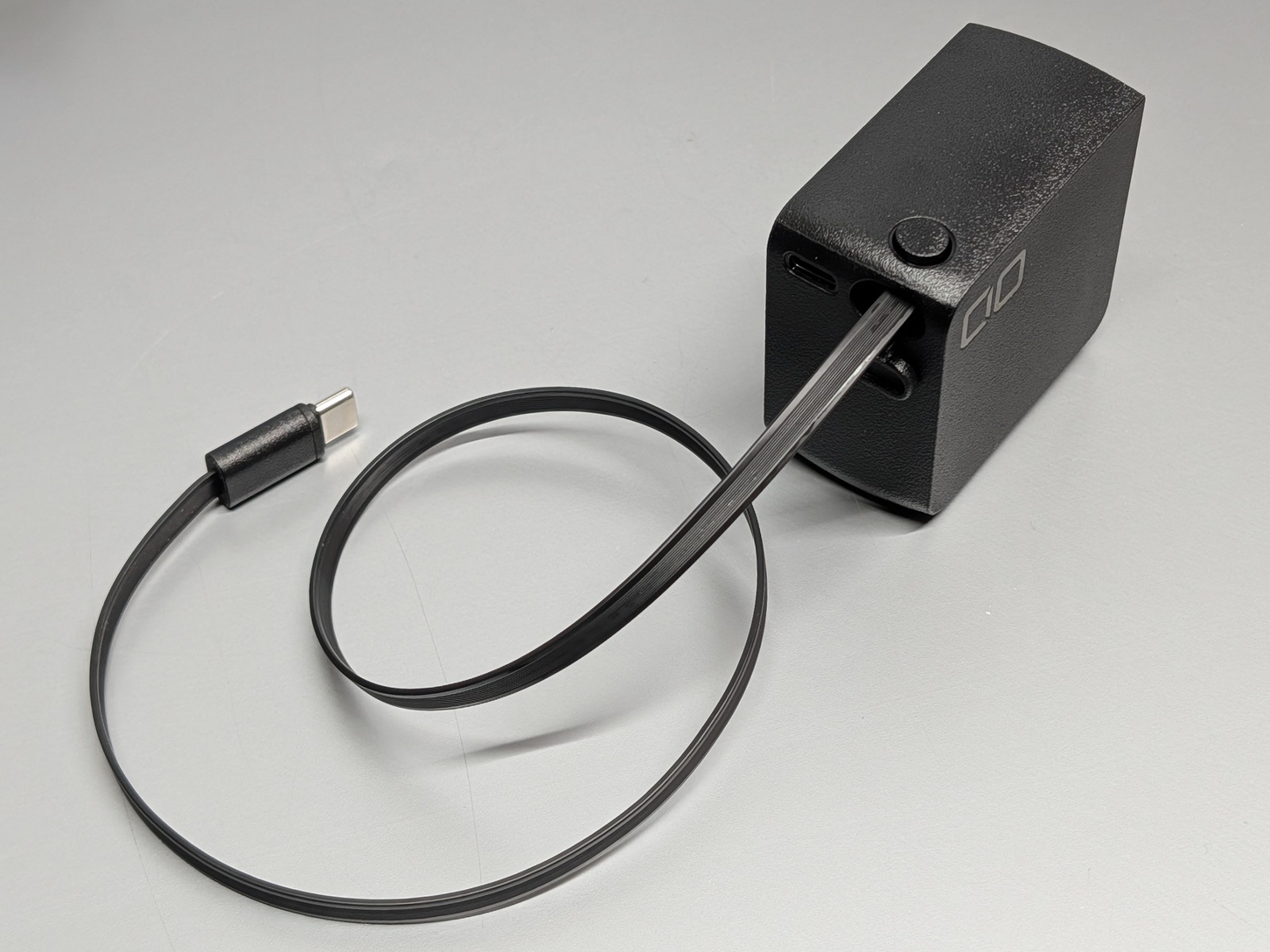 ケーブルも巻き取れる、ついでにコネクターも収納できるUSB PD充電器