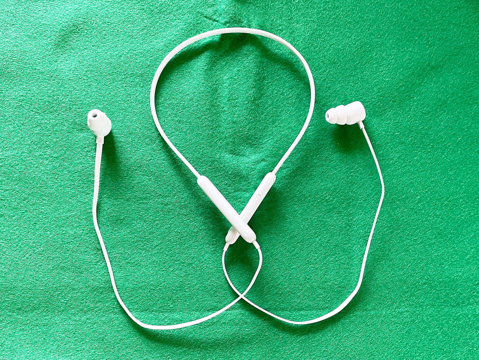 [本日の一品]iPhoneとの親和性が抜群なネックバンド型ワイヤレスイヤホン