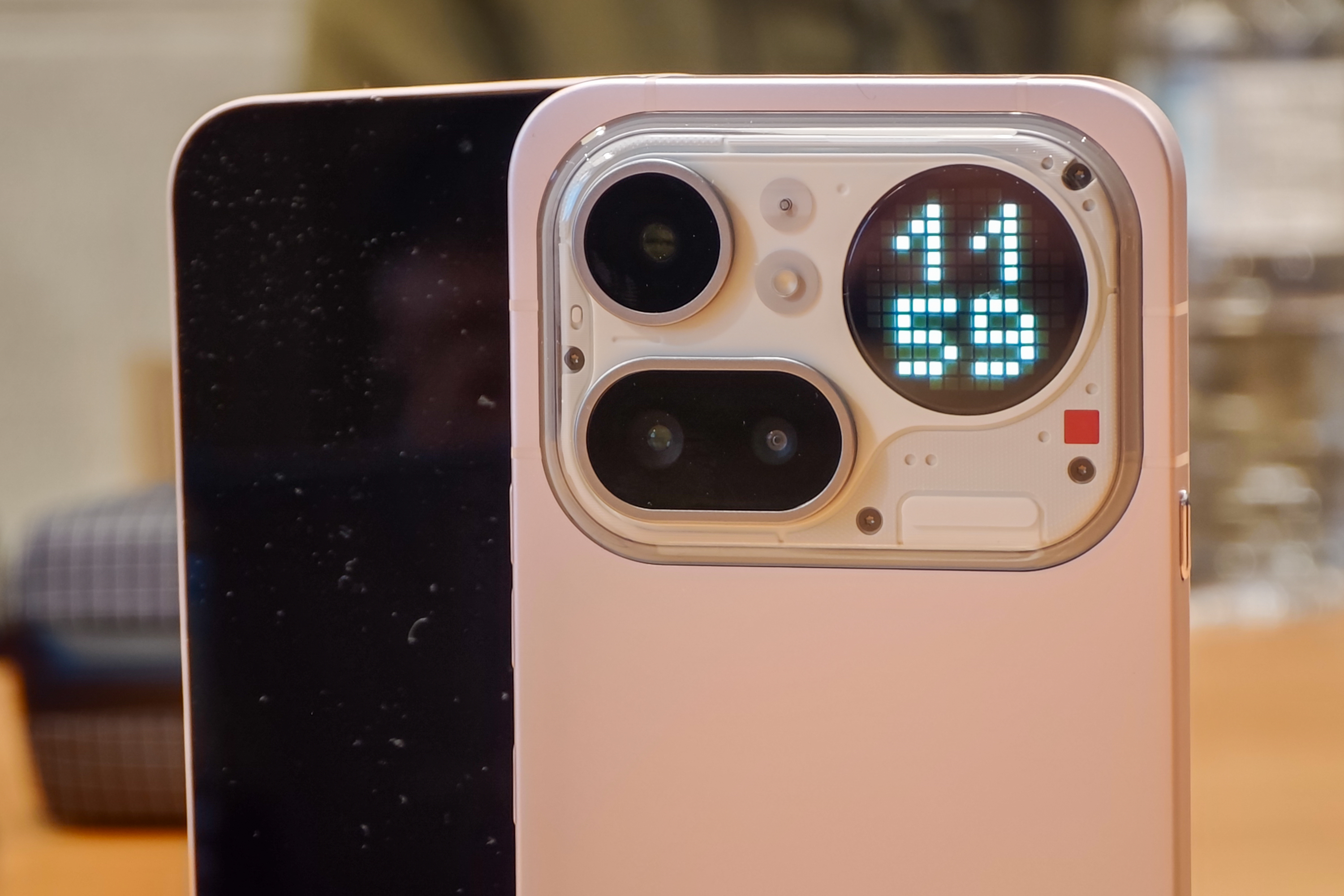 「Nothing Phone (4a) Pro���を国内発表、FeliCa搭載で約8万円