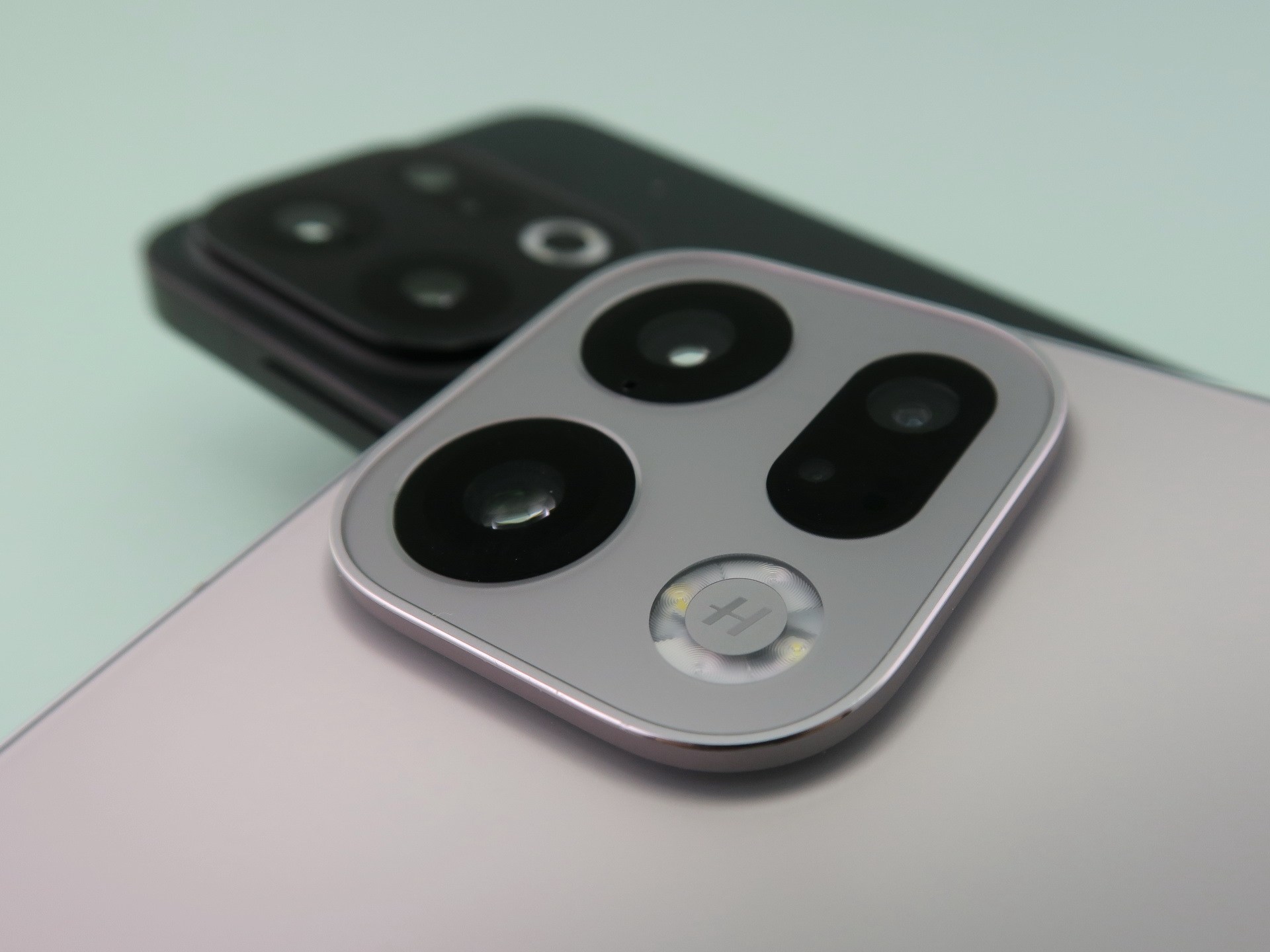 [法林岳之の「週刊モバイルCATCH UP」]「OPPO Find X9」、デザインを一新したHasselbladカメラ搭載ハイエンドモデル