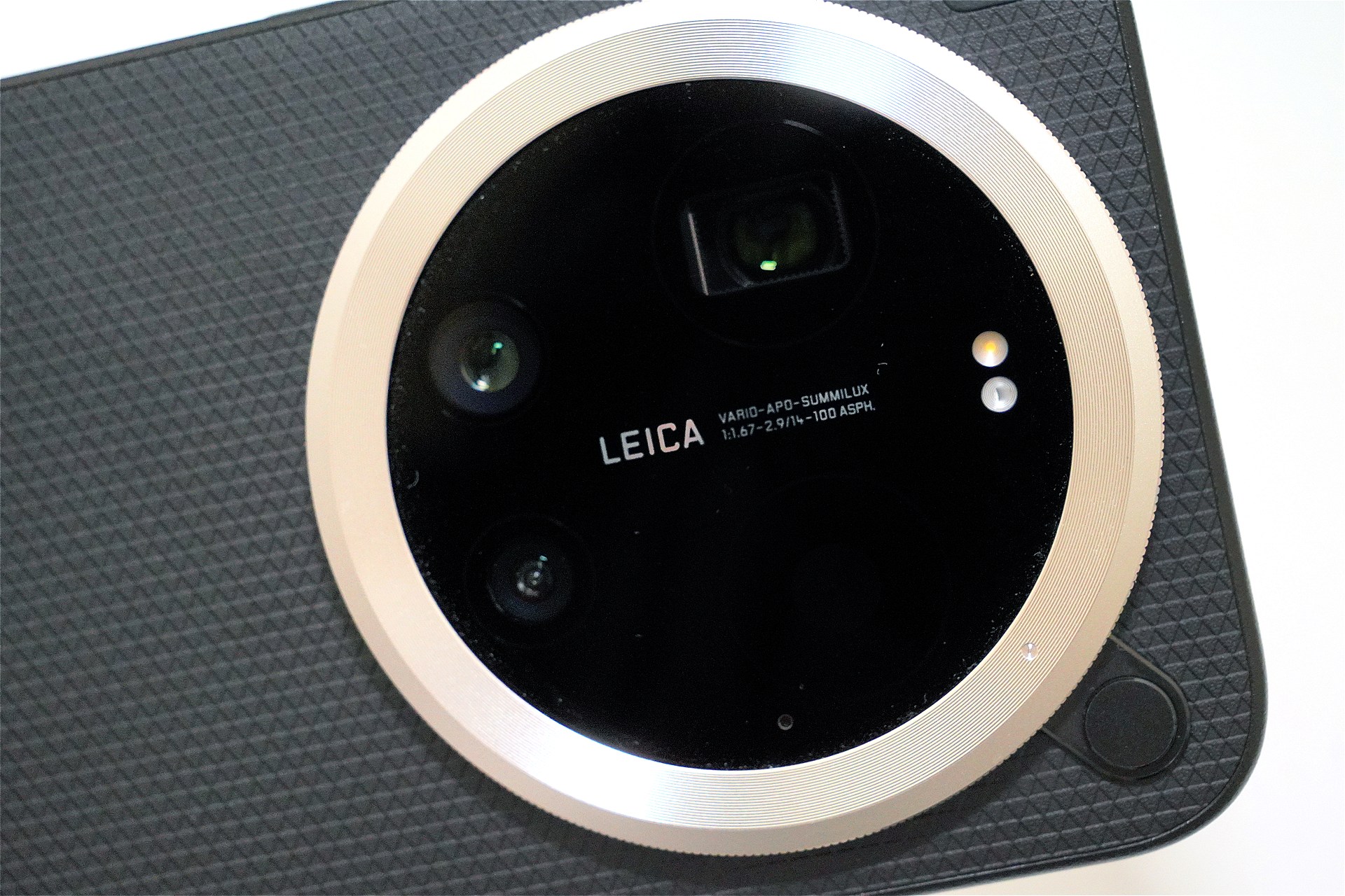 [みんなのケータイ]仕事用カメラとしてフル活用する「Xiaomi 17 Ultra」