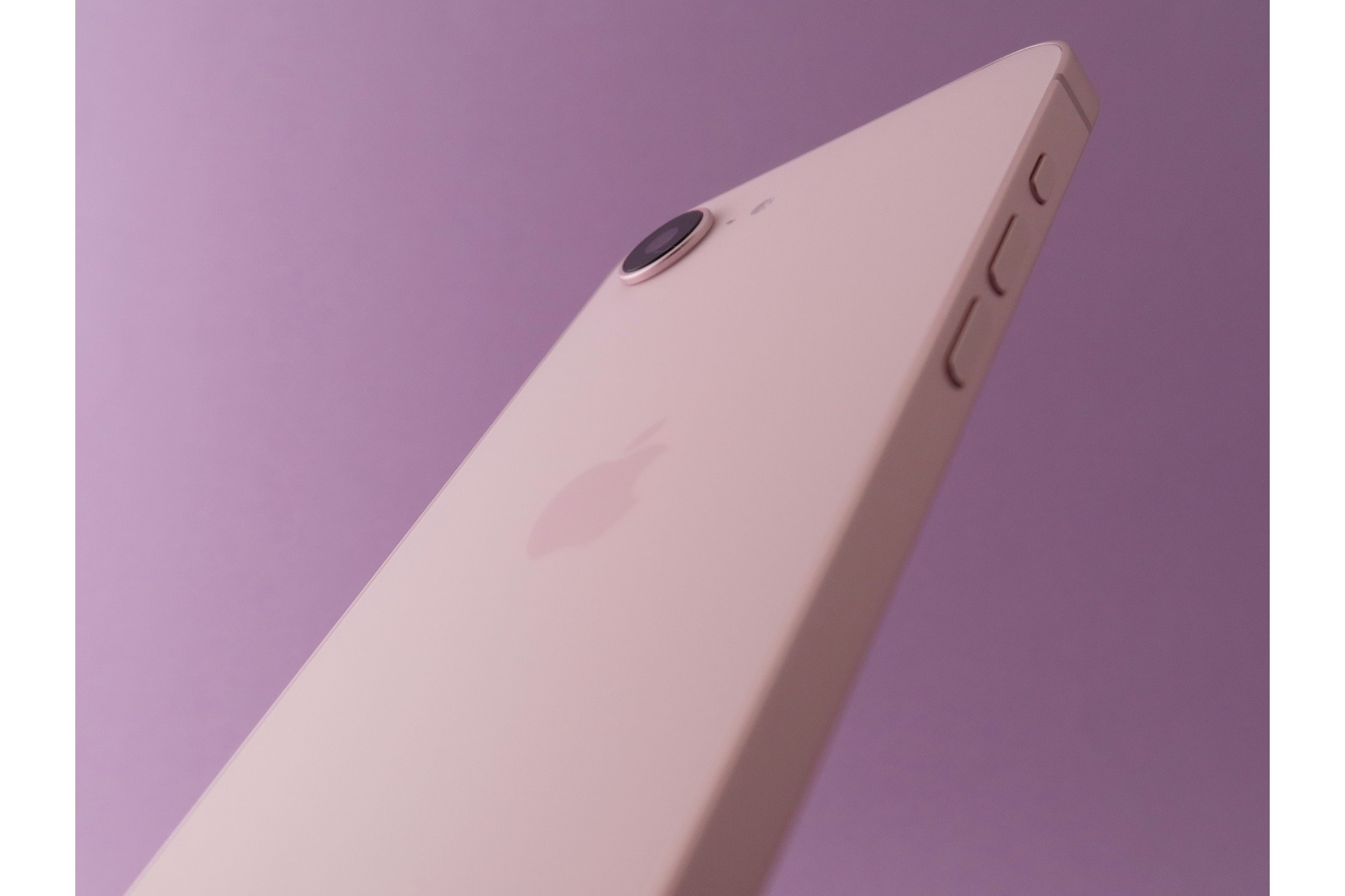 [法林岳之の「週刊モバイルCATCH UP」]「iPhone 17e」はリーズナブルな価格でライバルに勝てるか？